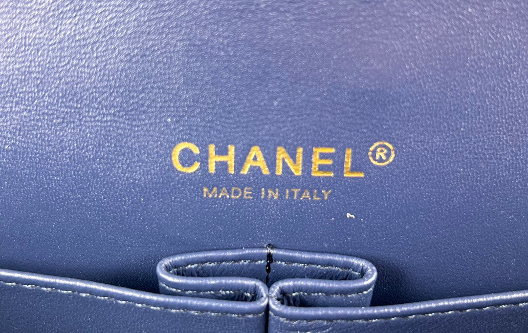 Ch**el CLASSIC 11.12 HANDBAG Tweed & Gold-Tone Metal   6 × 9.9 × 2.5 in