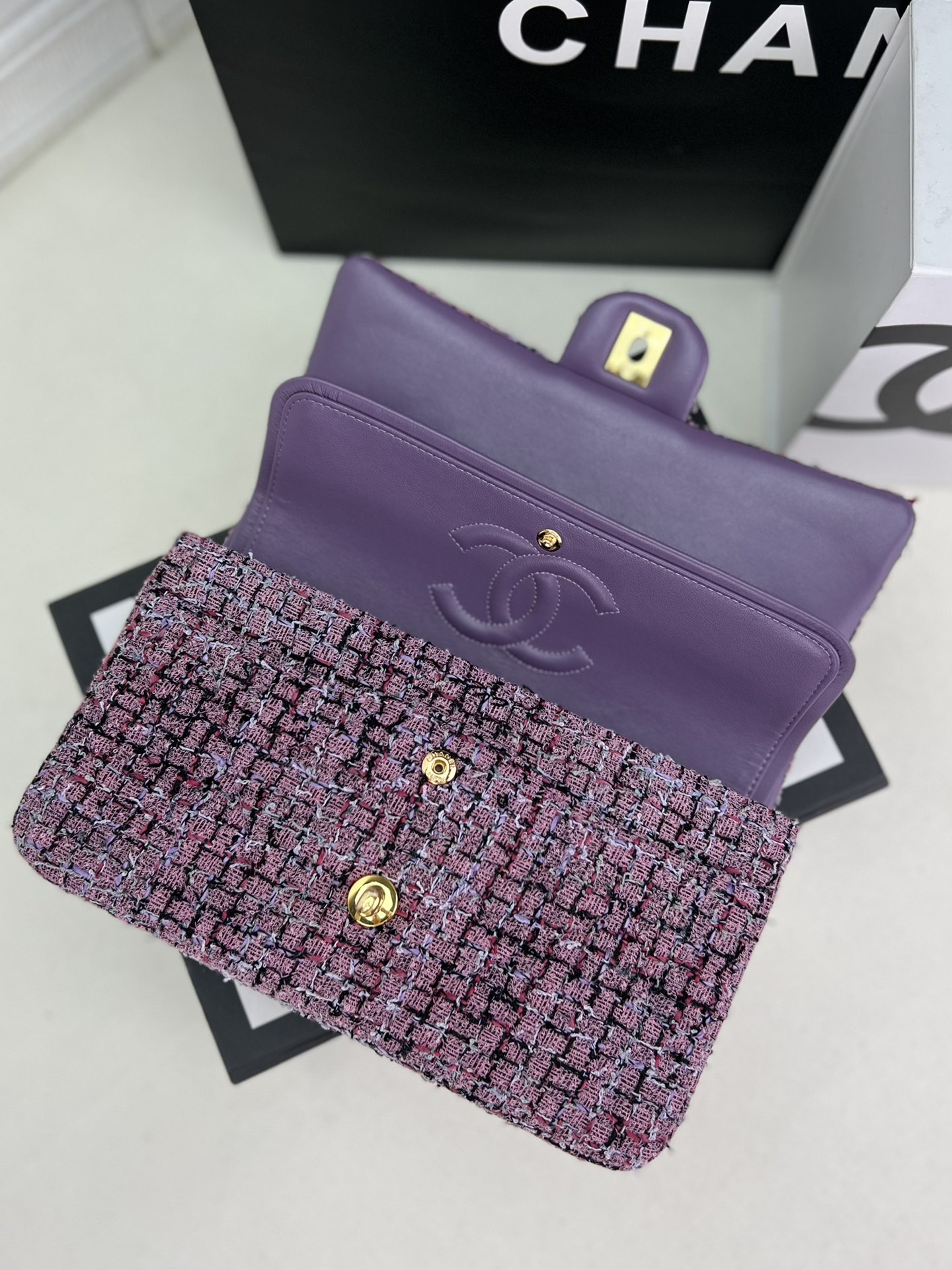 Ch**el CLASSIC 11.12 HANDBAG Tweed & Gold-Tone Metal   6 × 9.9 × 2.5 in