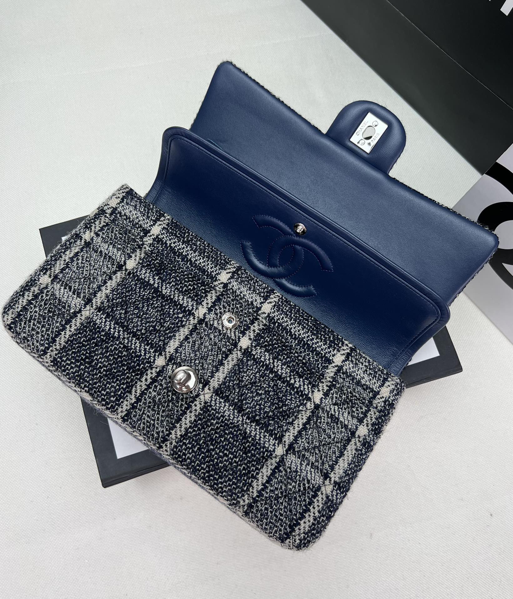 Ch**el CLASSIC 11.12 HANDBAG Tweed & Silver-Tone Metal  6 × 9.9 × 2.5 in