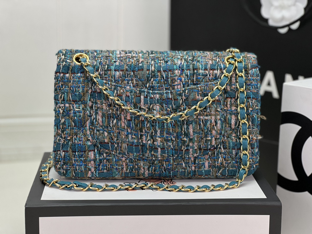 Ch**el CLASSIC 11.12 HANDBAG Tweed & Gold-Tone Metal   6 × 9.9 × 2.5 in