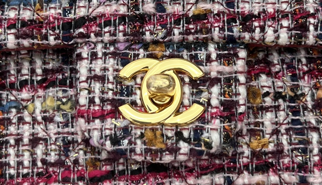 Ch**el MINI CLASSIC 11.12 HANDBAG Tweed & Gold-Tone Metal 4.7 × 7.8 × 2.3 in