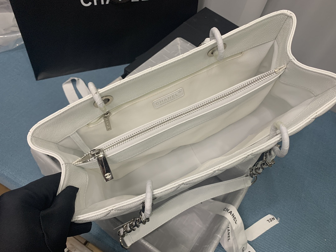 Ch**el GST CAVIAR LEATHER HARDWARE 24X33X13CM