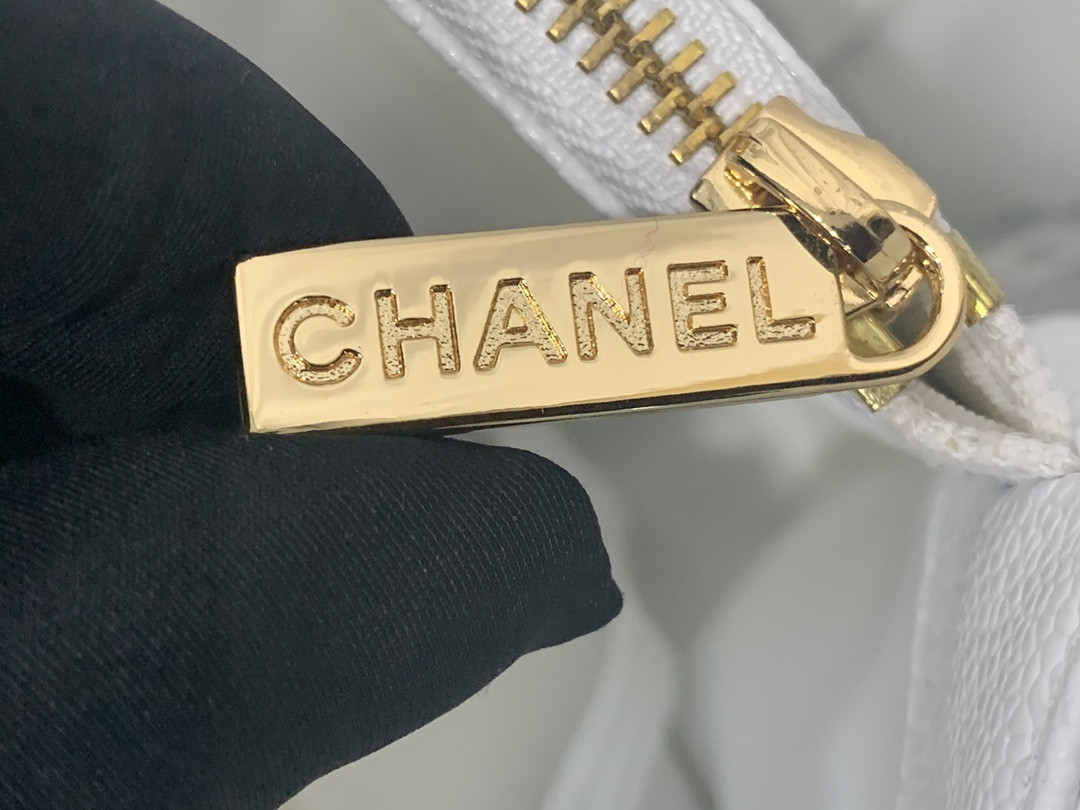 Ch**el GST CAVIAR LEATHER HARDWARE 24X33X13CM