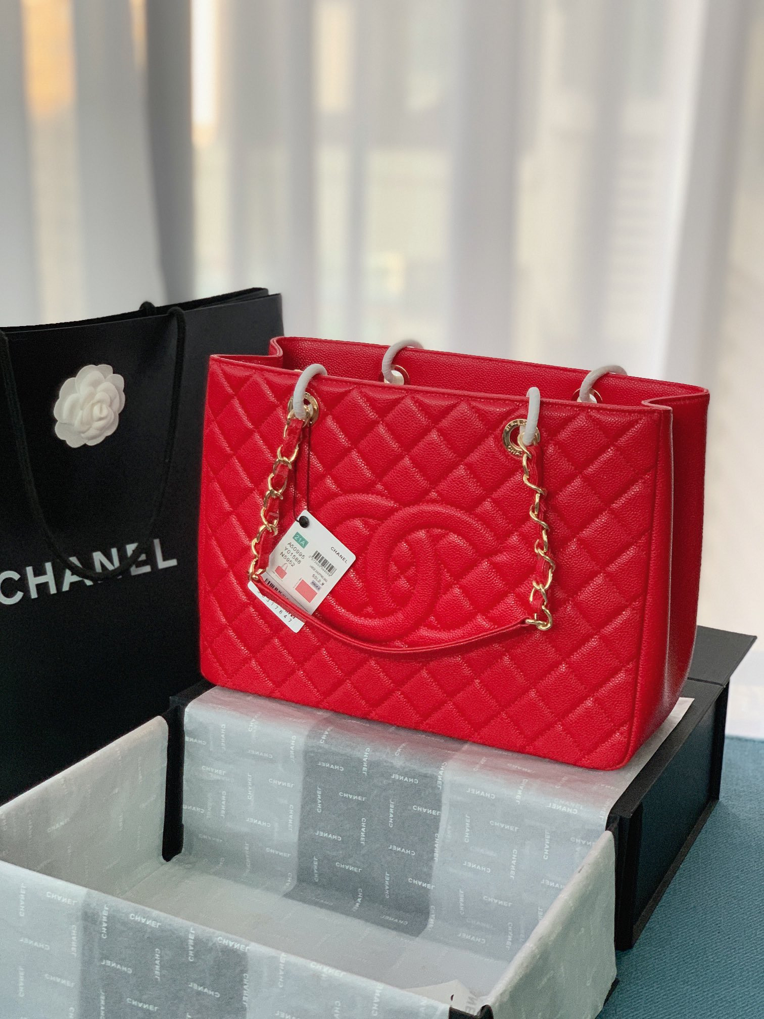 Ch**el GST CAVIAR LEATHER HARDWARE 24X33X13CM