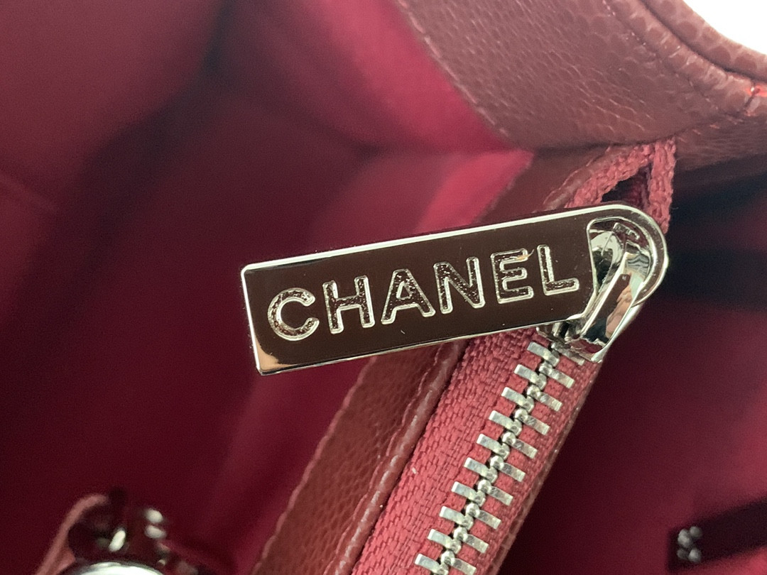 Ch**el GST CAVIAR LEATHER HARDWARE 24X33X13CM