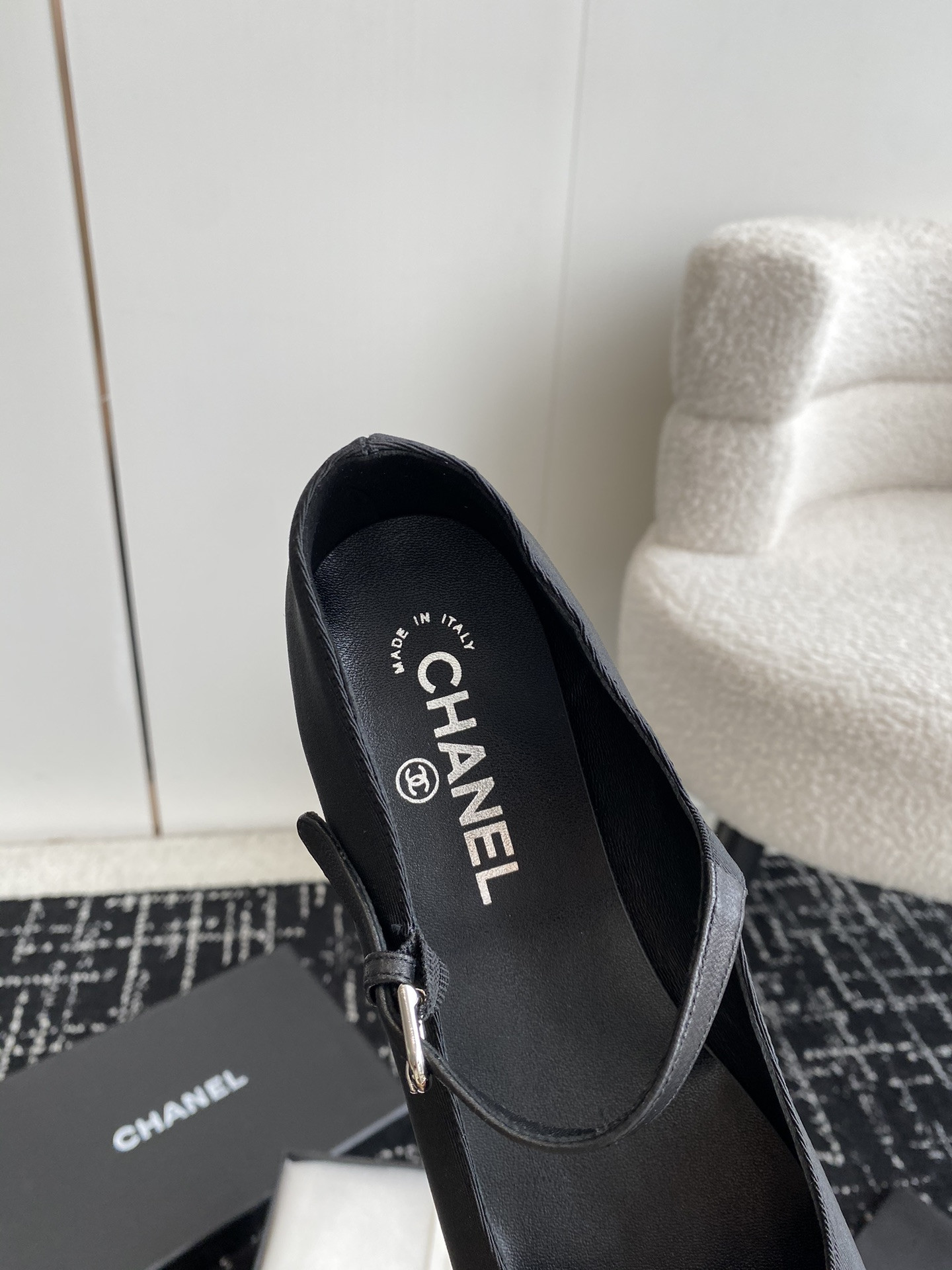 UA Ch**el MARY JANES Grosgrain & Strass