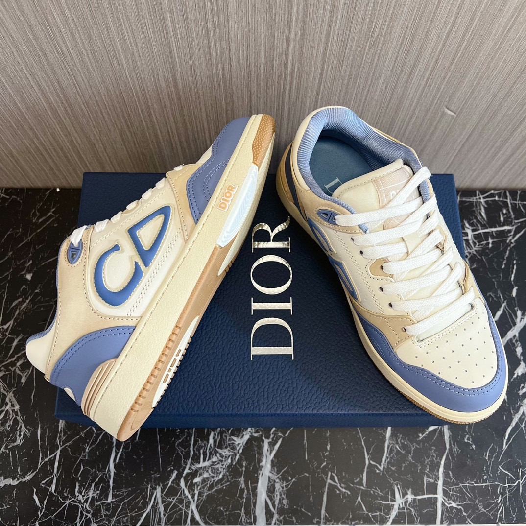 UA D10r B57 Low-Top Sneaker