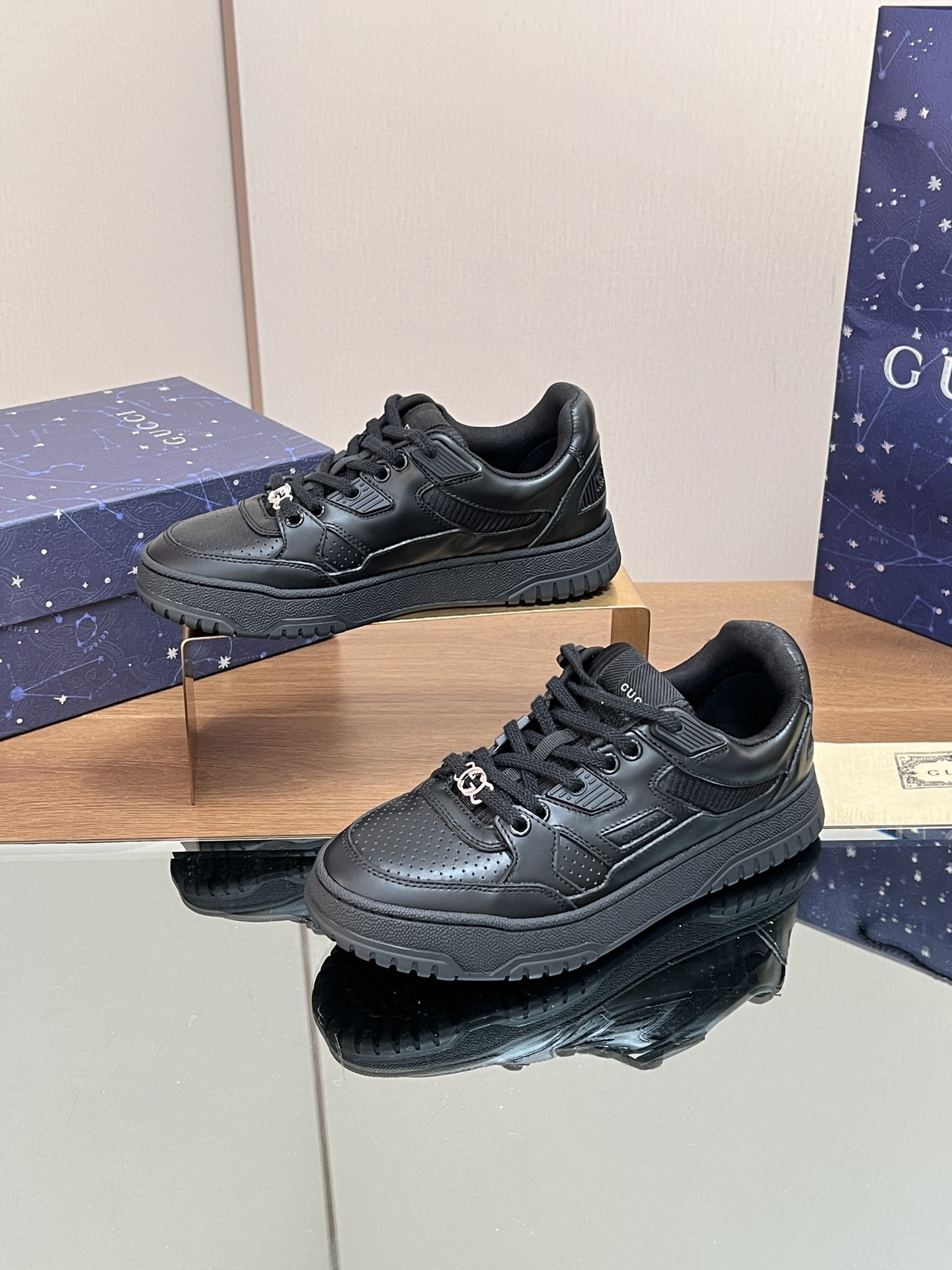 UA Gvc*1 Low-Top SNEAKER
