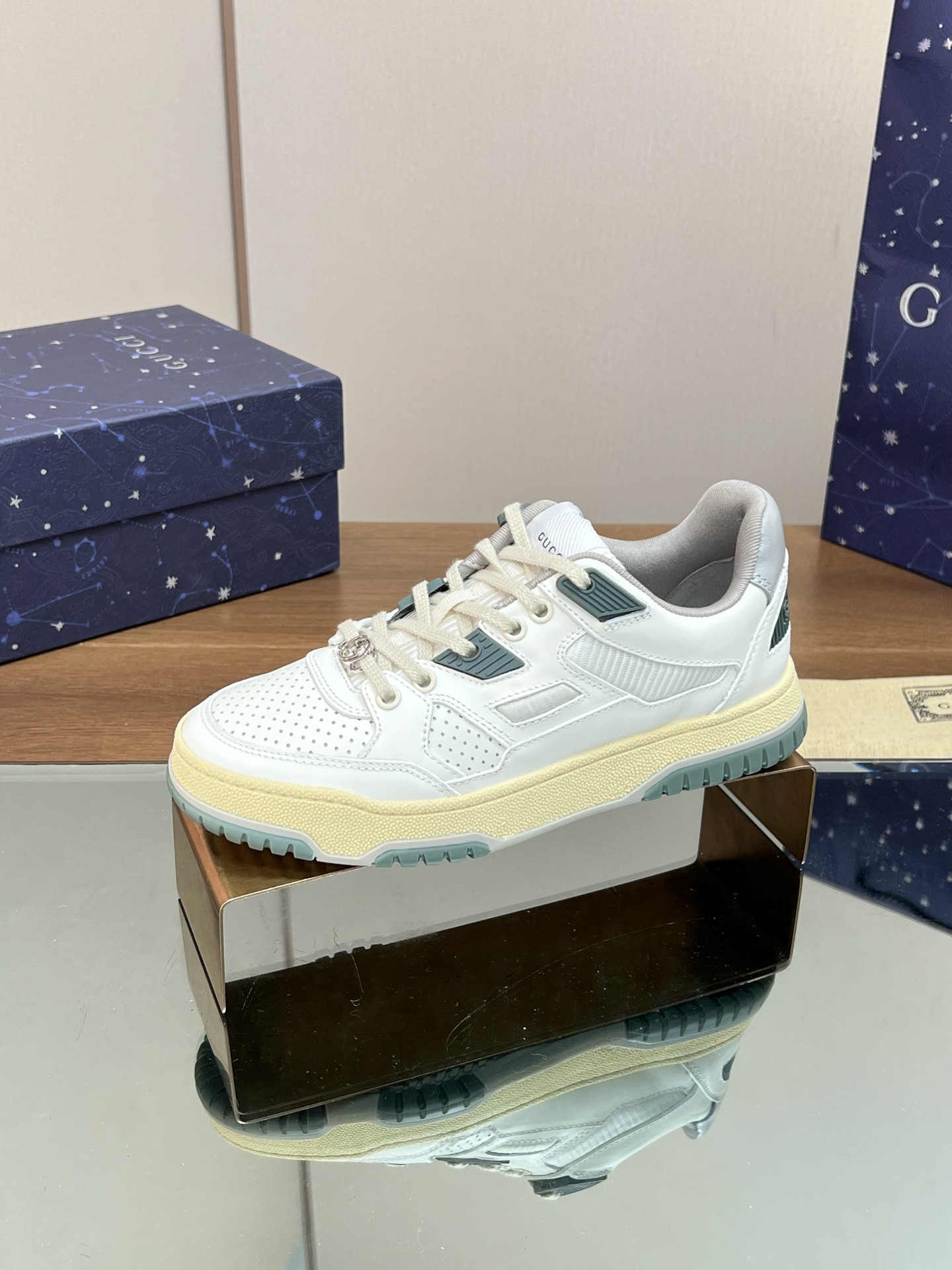UA Gvc*1 Low-Top SNEAKER