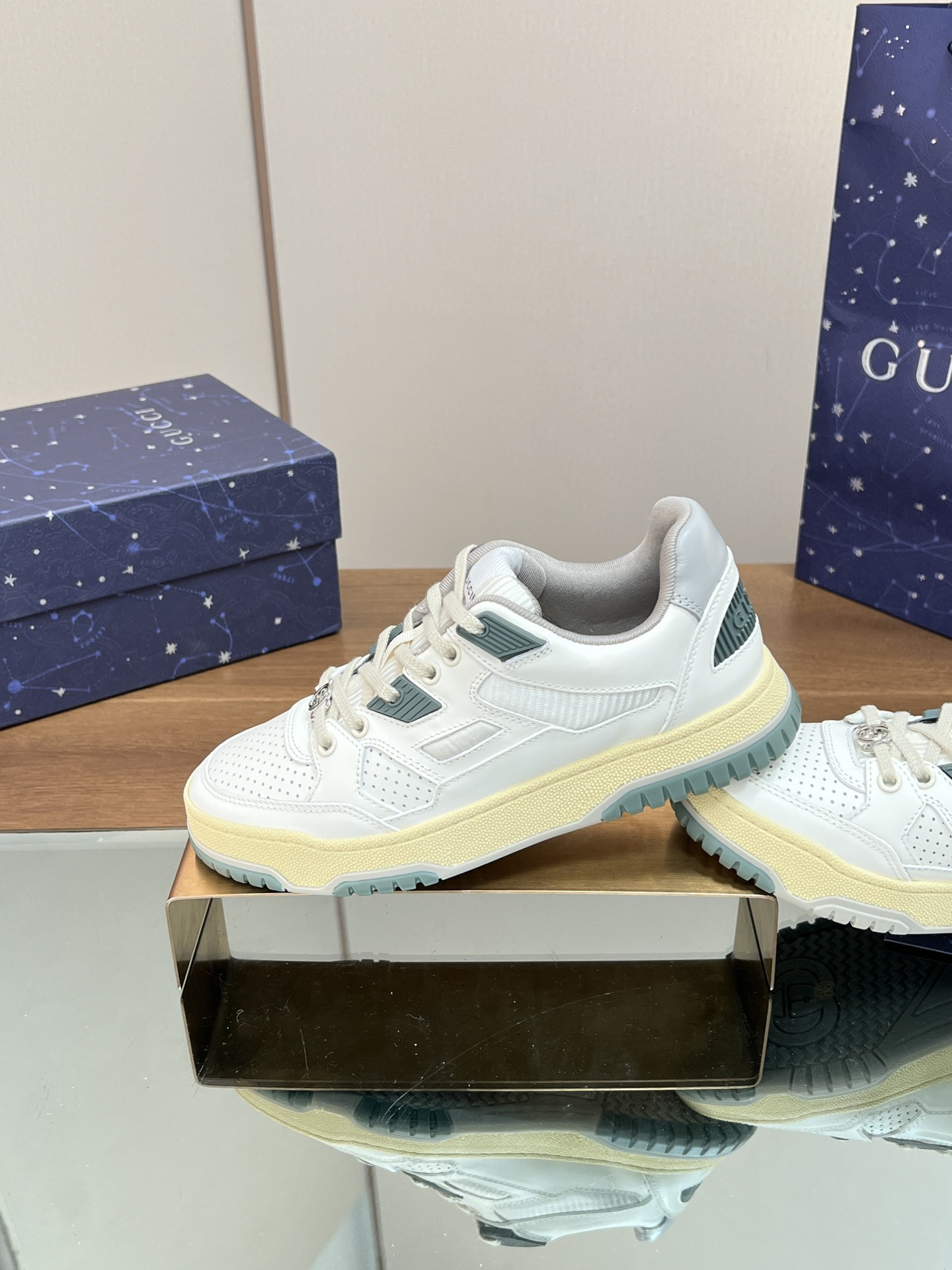 UA Gvc*1 Low-Top SNEAKER