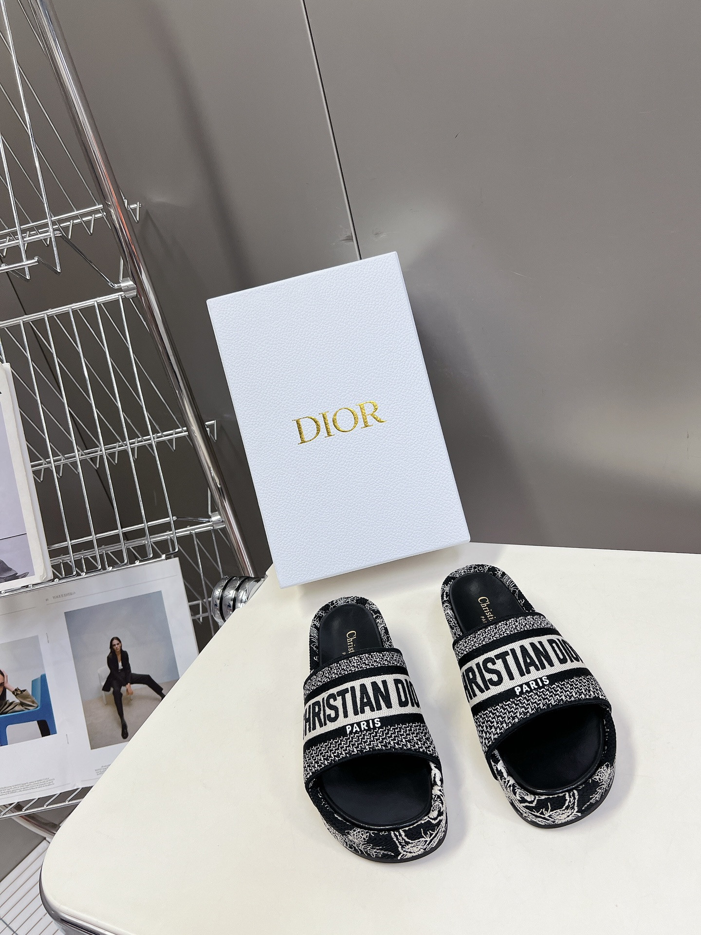 UA D10r Platform Sandals