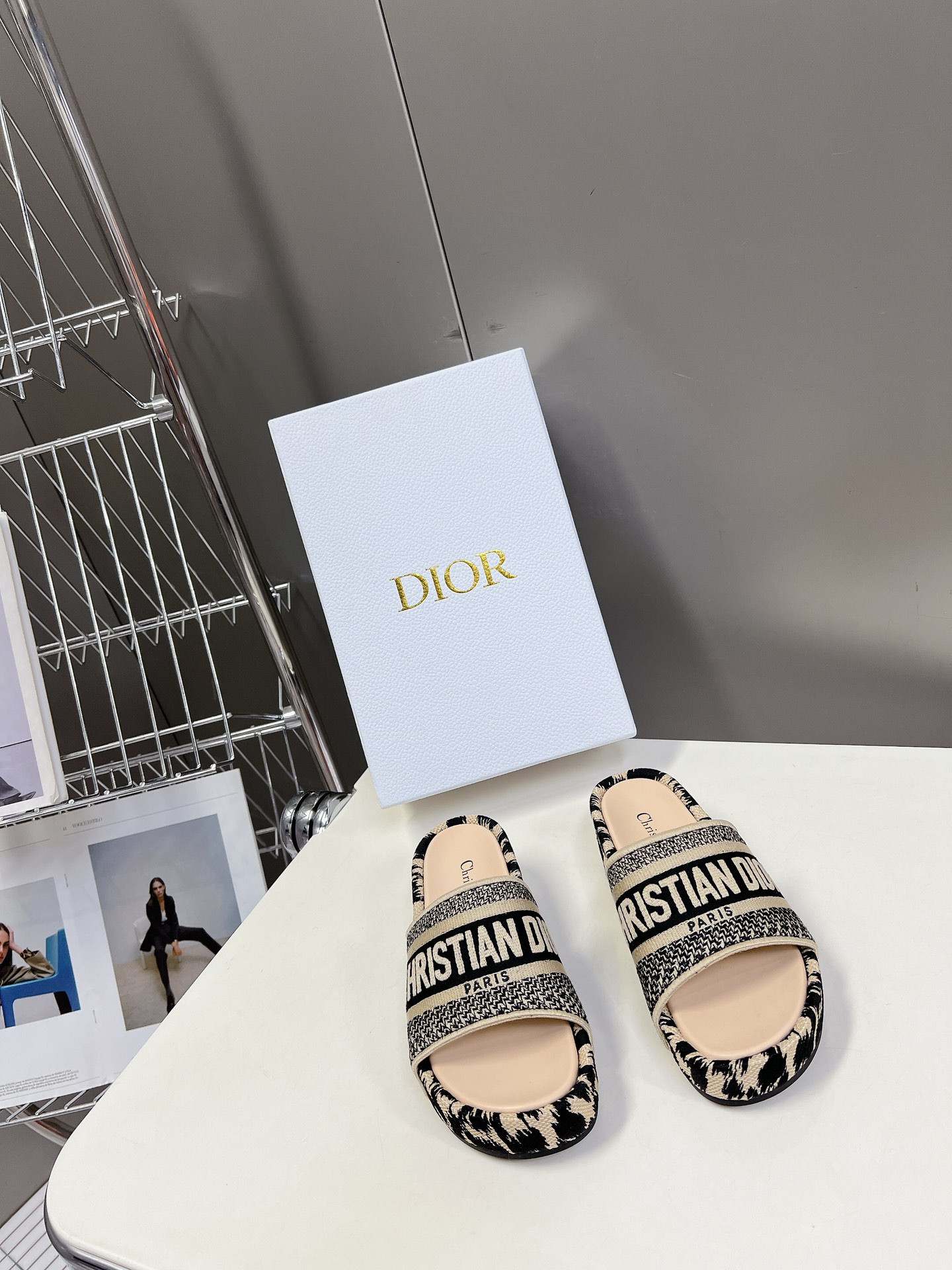 UA D10r Platform Sandals