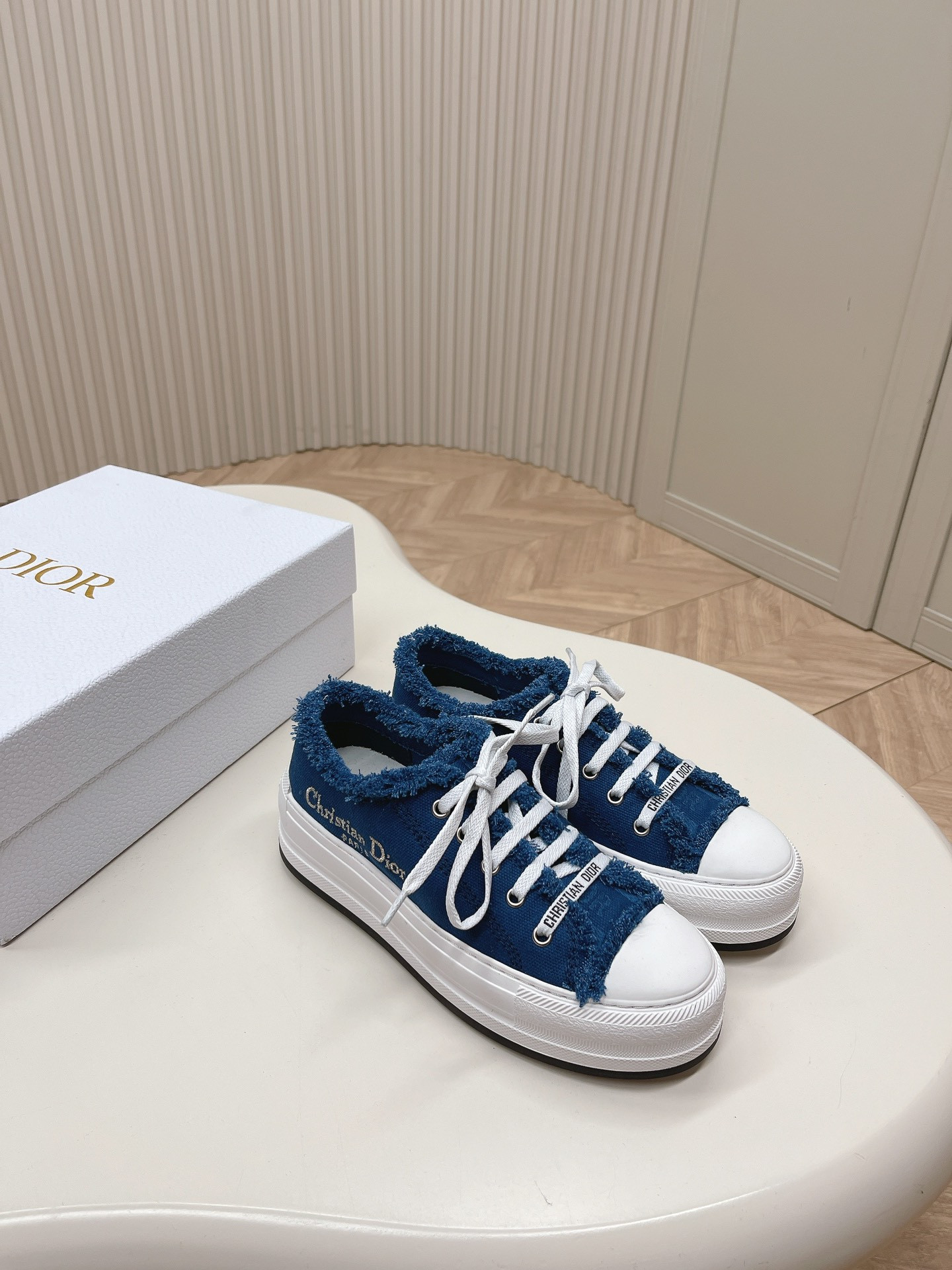 UA Walk'n'D10r Platform Sneaker