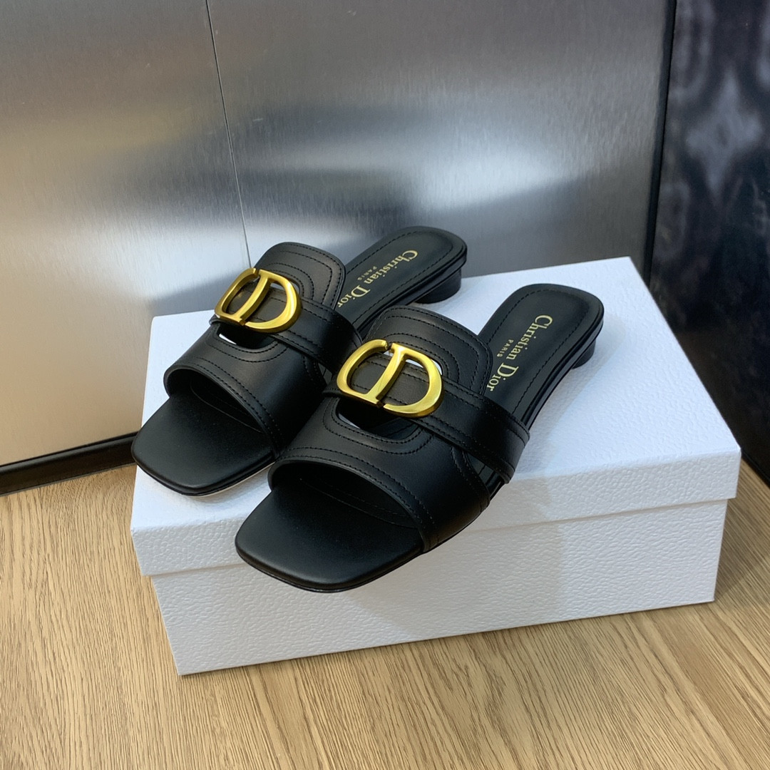 UA D10r 30 Montaigne Slide