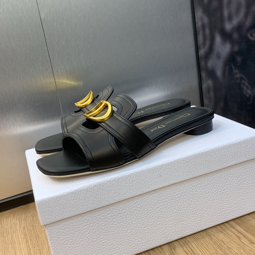 UA D10r 30 Montaigne Slide