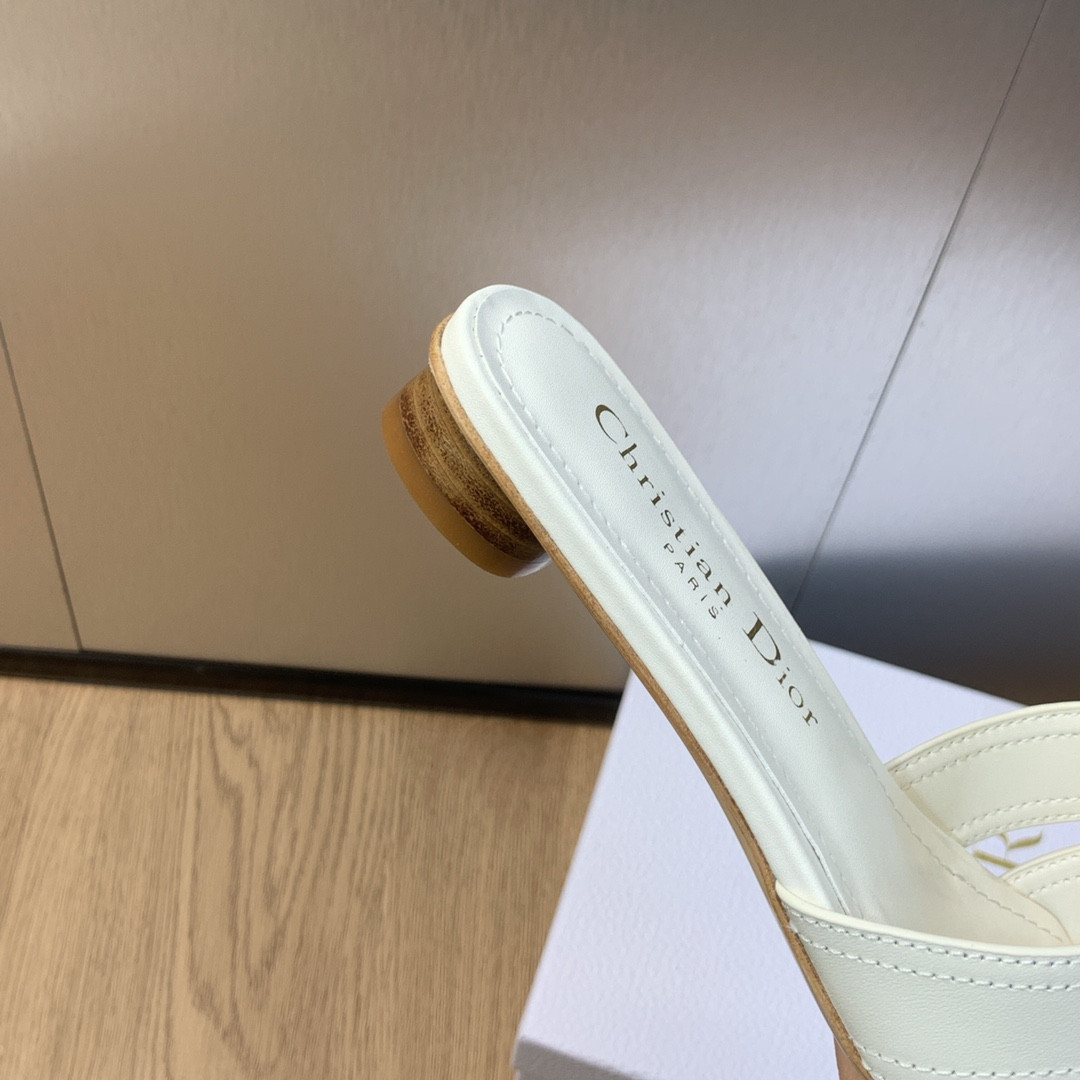 UA D10r 30 Montaigne Slide