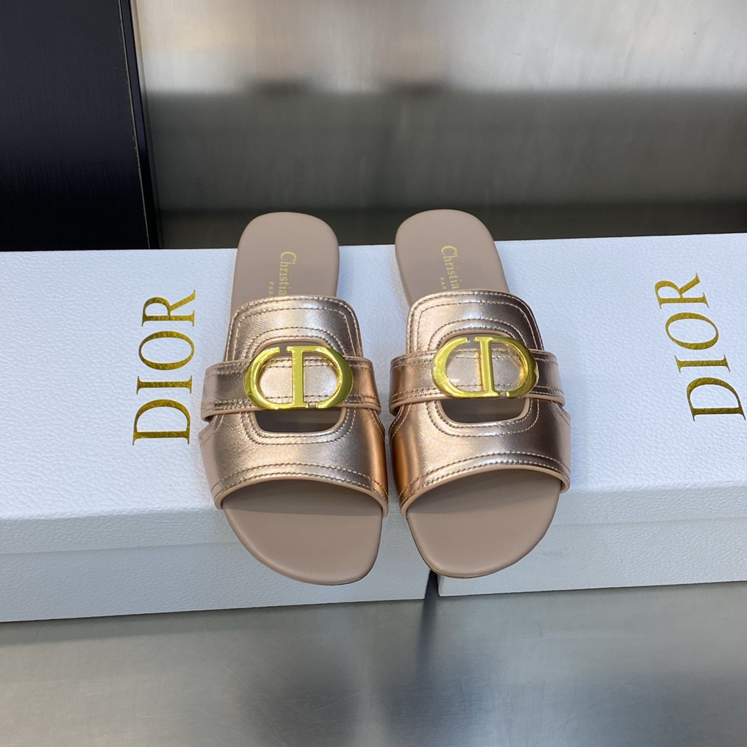 UA D10r 30 Montaigne Slide