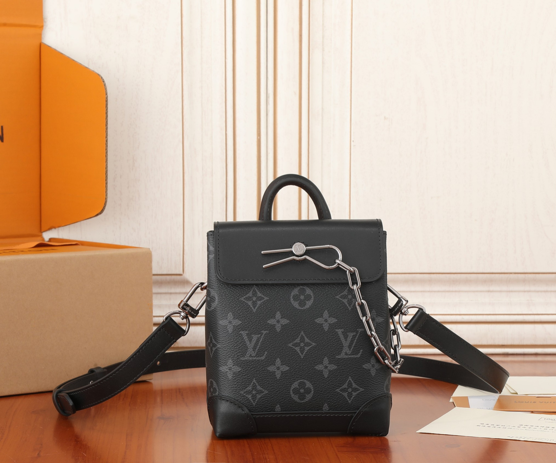 LV Nano Steamer M82774  5.9 x 7.1 x 2.8 in