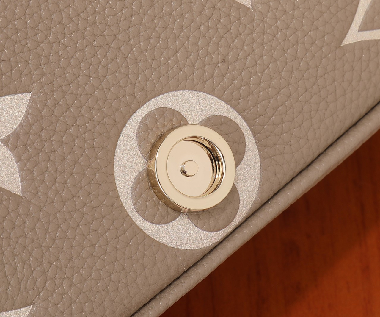 LV Nano Diane  M83300 7.5 x 4.1 x 2.4 in