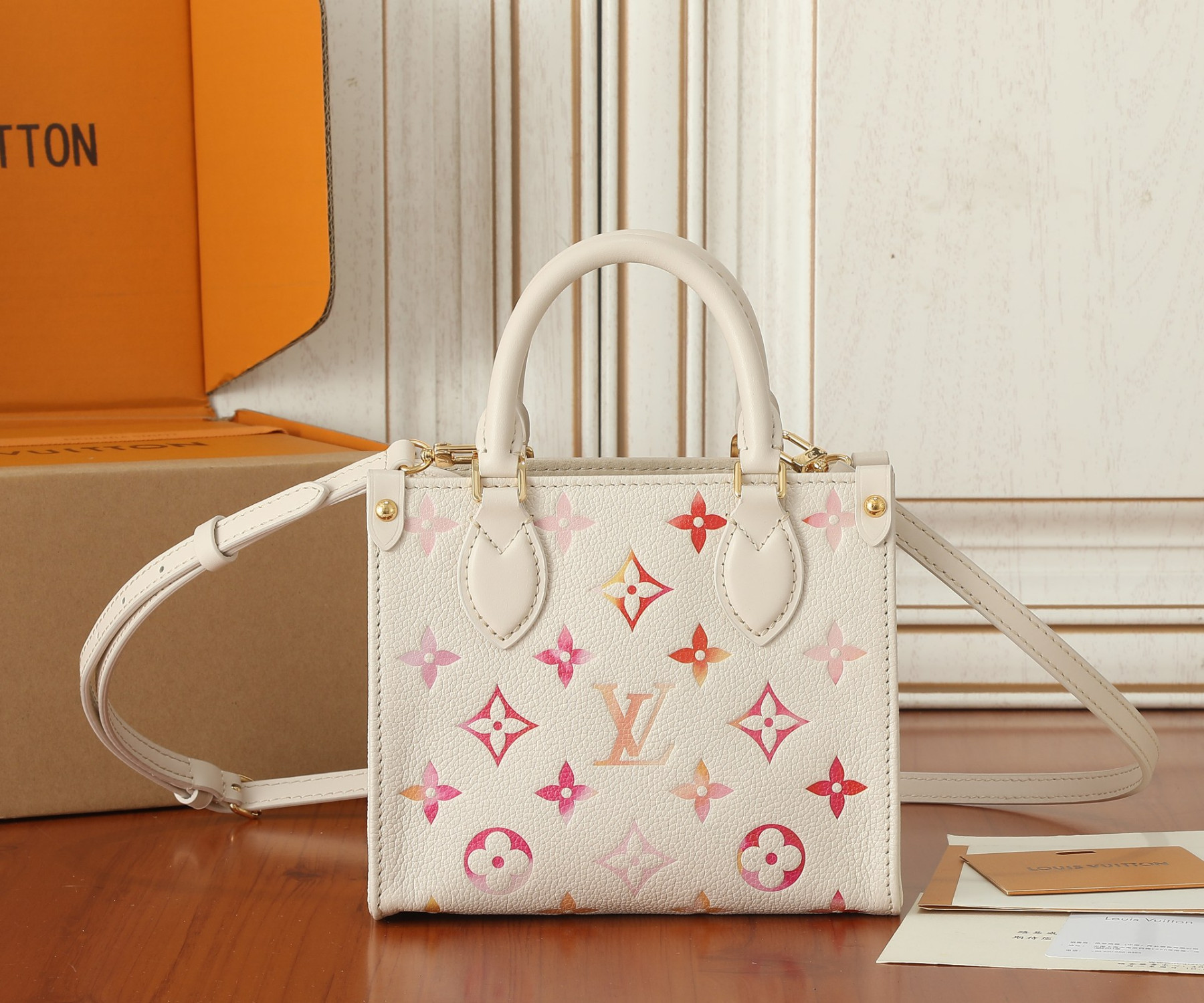 LV OnTheGo BB M47115  7.1 x 5.9 x 3.3 in