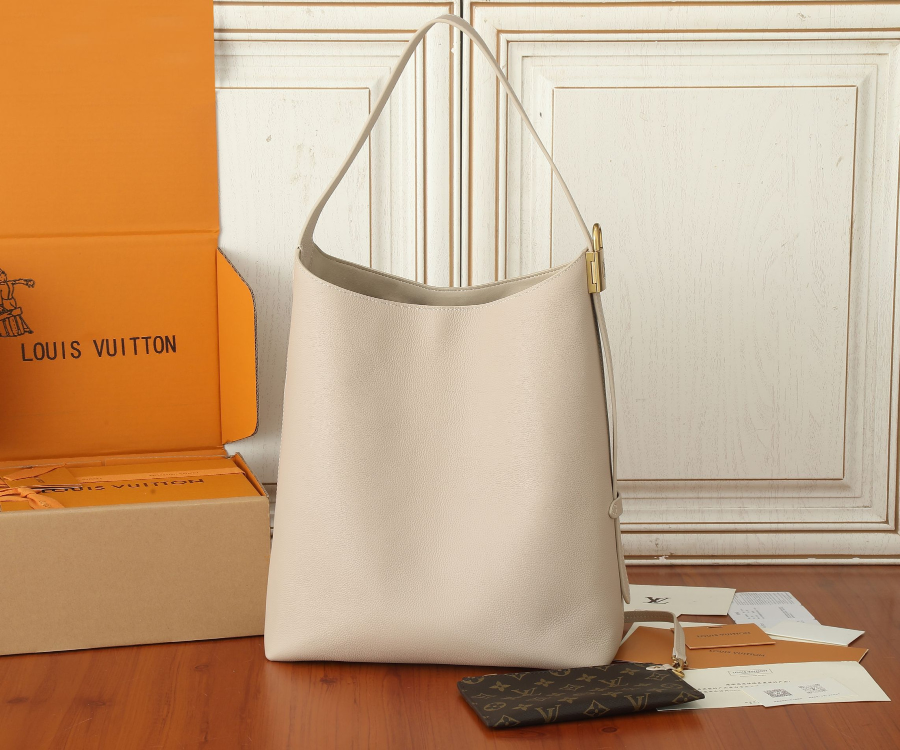 LV Low Key Hobo MM M25022 12.2 x 13.8 x 7.1 in