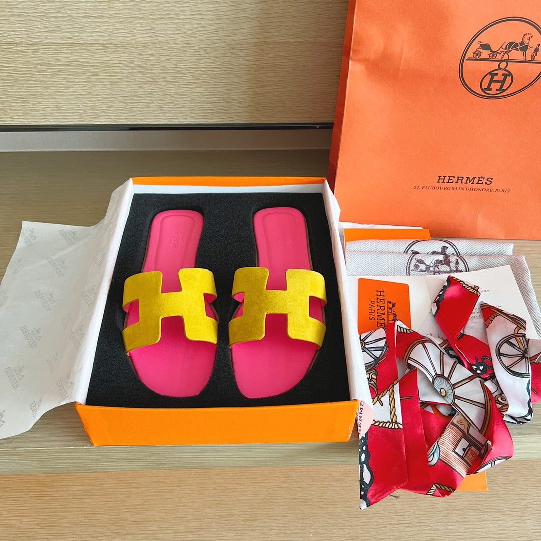 UA H**me5 Oran sandal