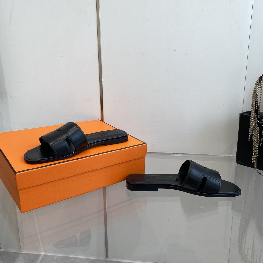 UA H**me5 Idioma sandal