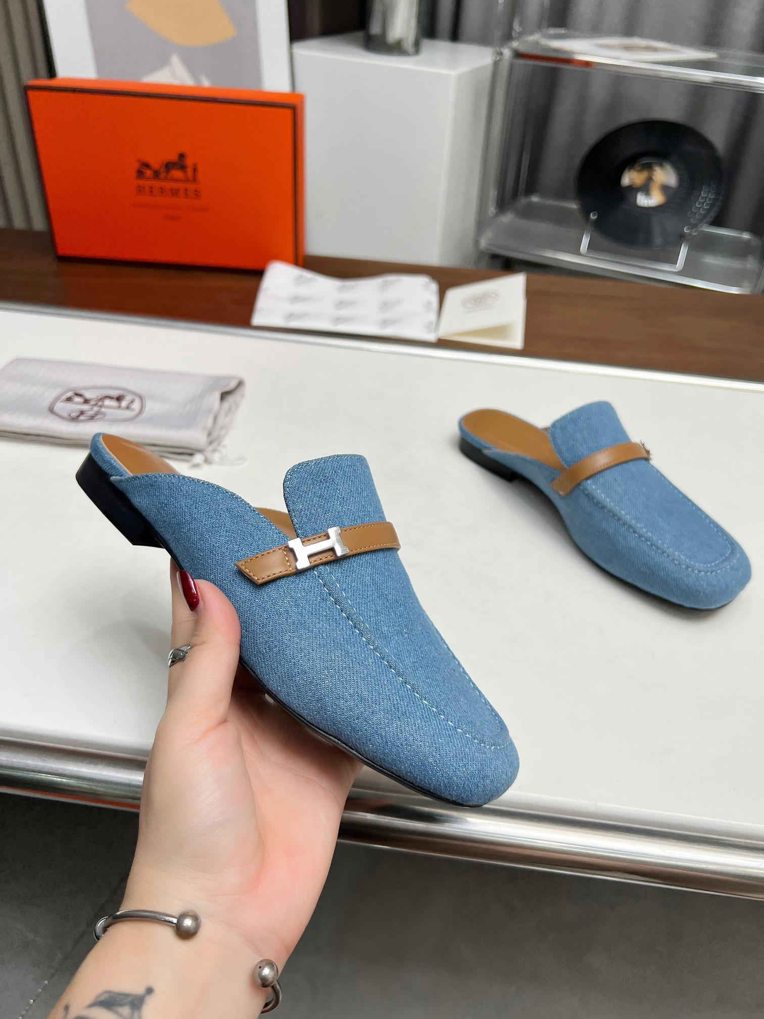 UA H**me5 IENA MULE