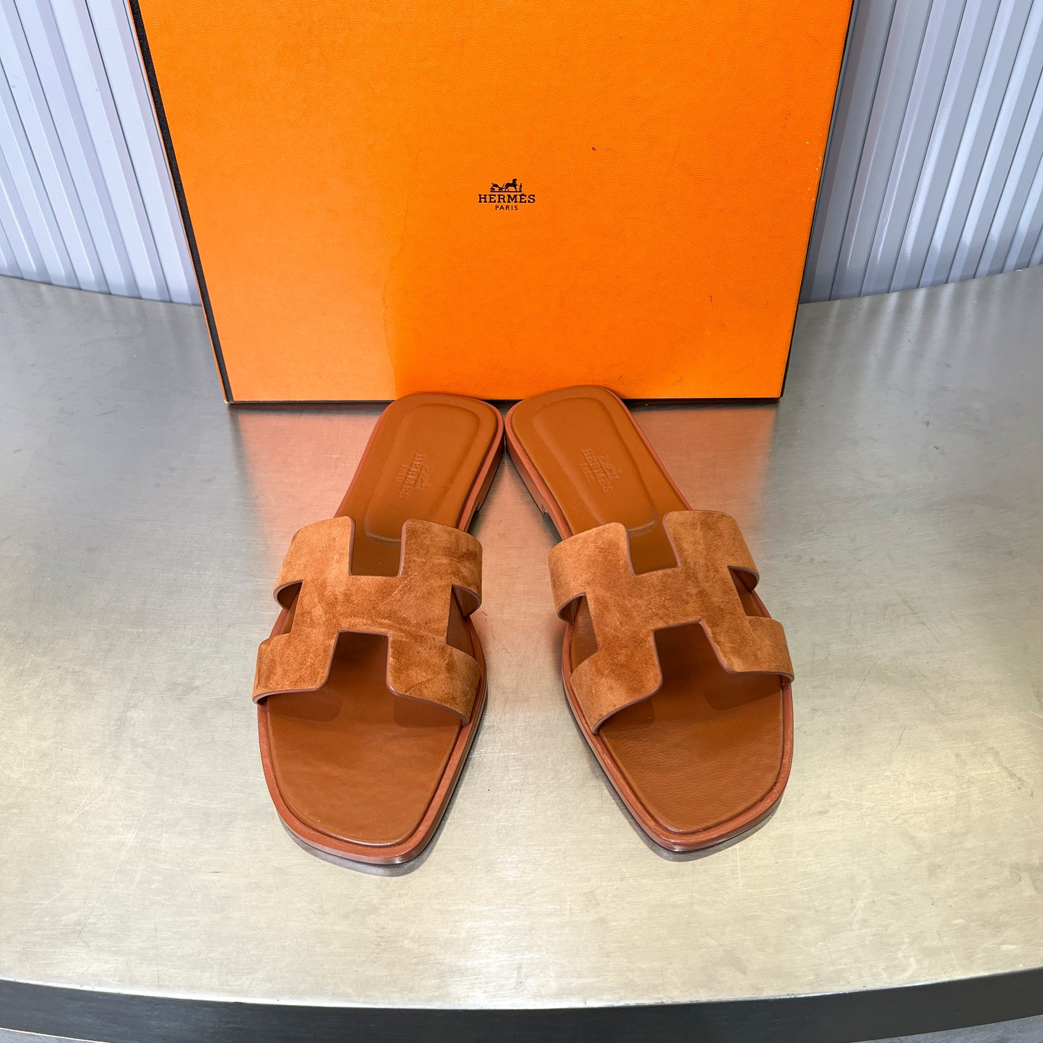 UA H**me5 Oran sandal