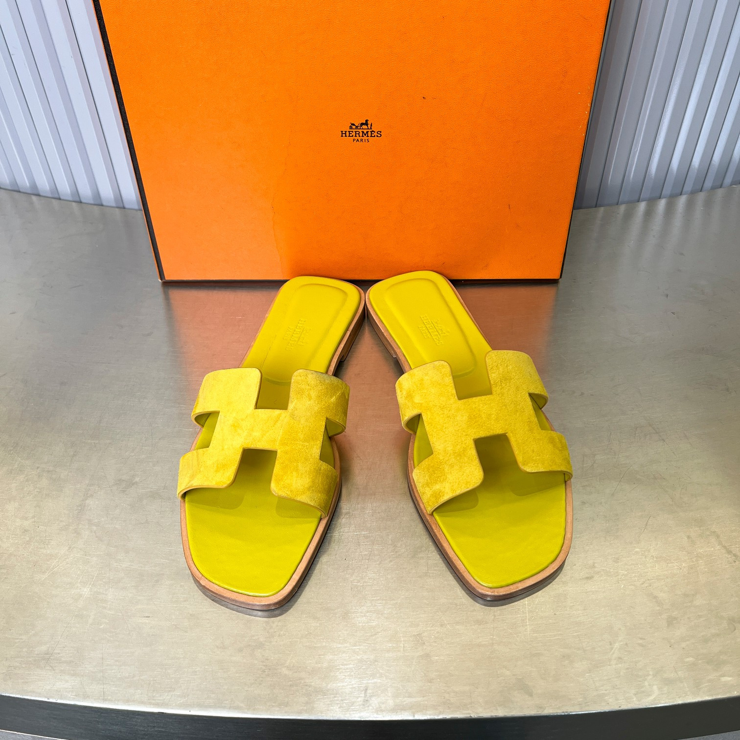 UA H**me5 Oran sandal