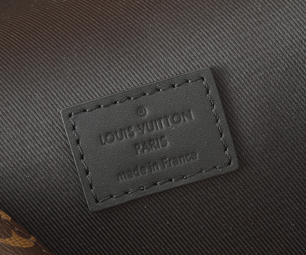LV Steamer Wearable Wallet M83613 7.1 x 4.3 x 2.6 inches
