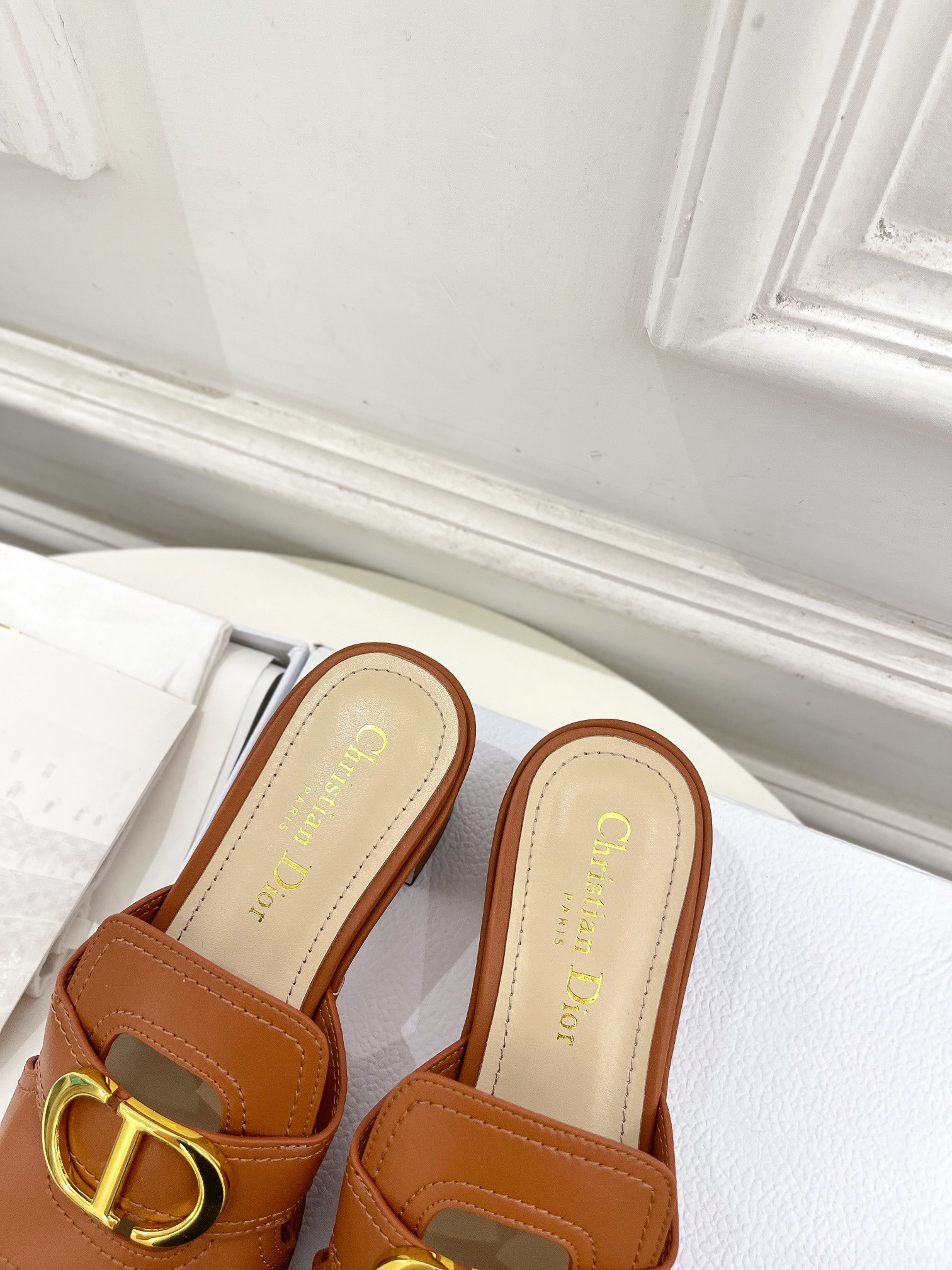 UA D10r 30 Montaigne Platform Slide