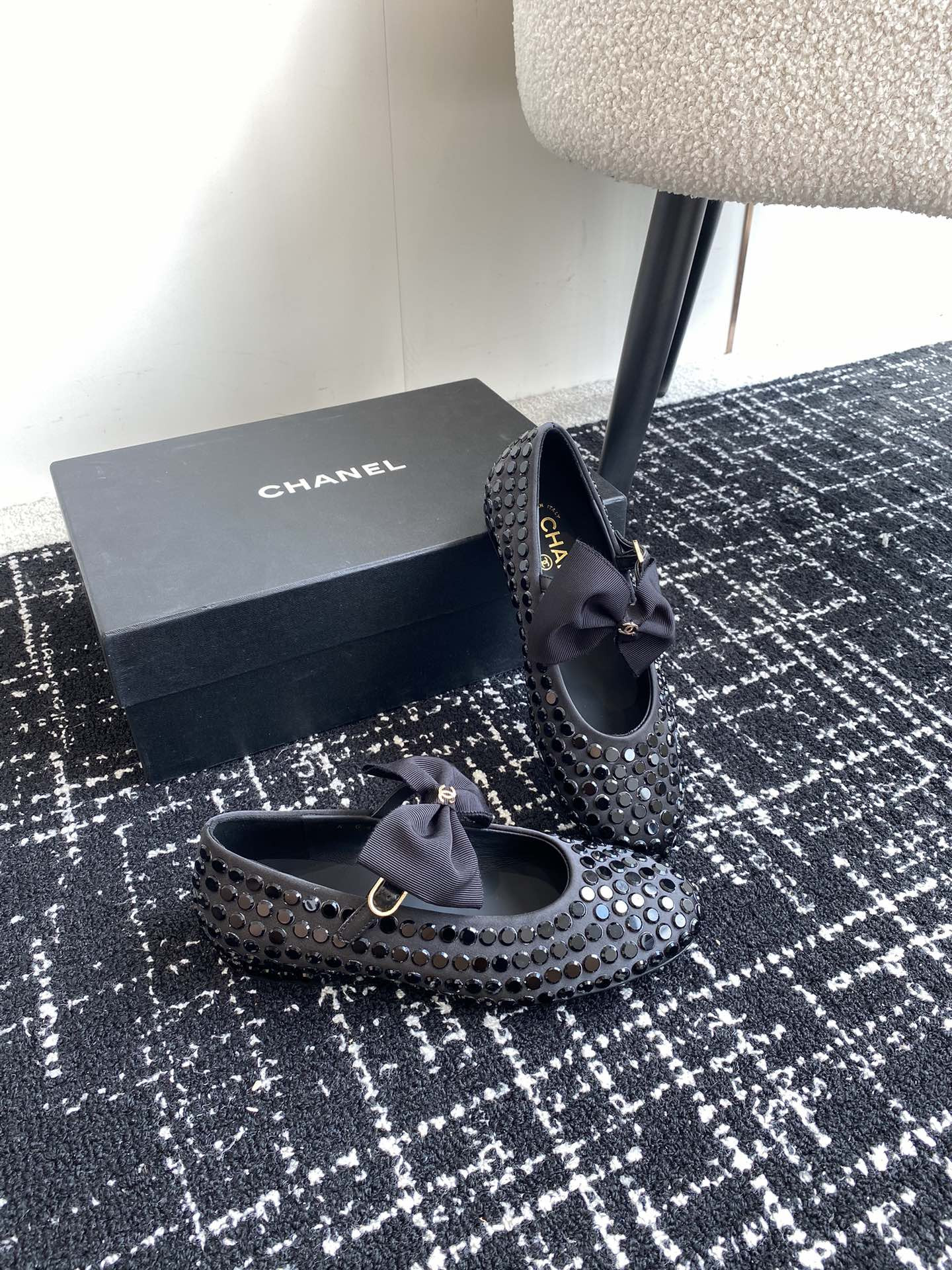 UA Ch**el MARY JANES FLAT