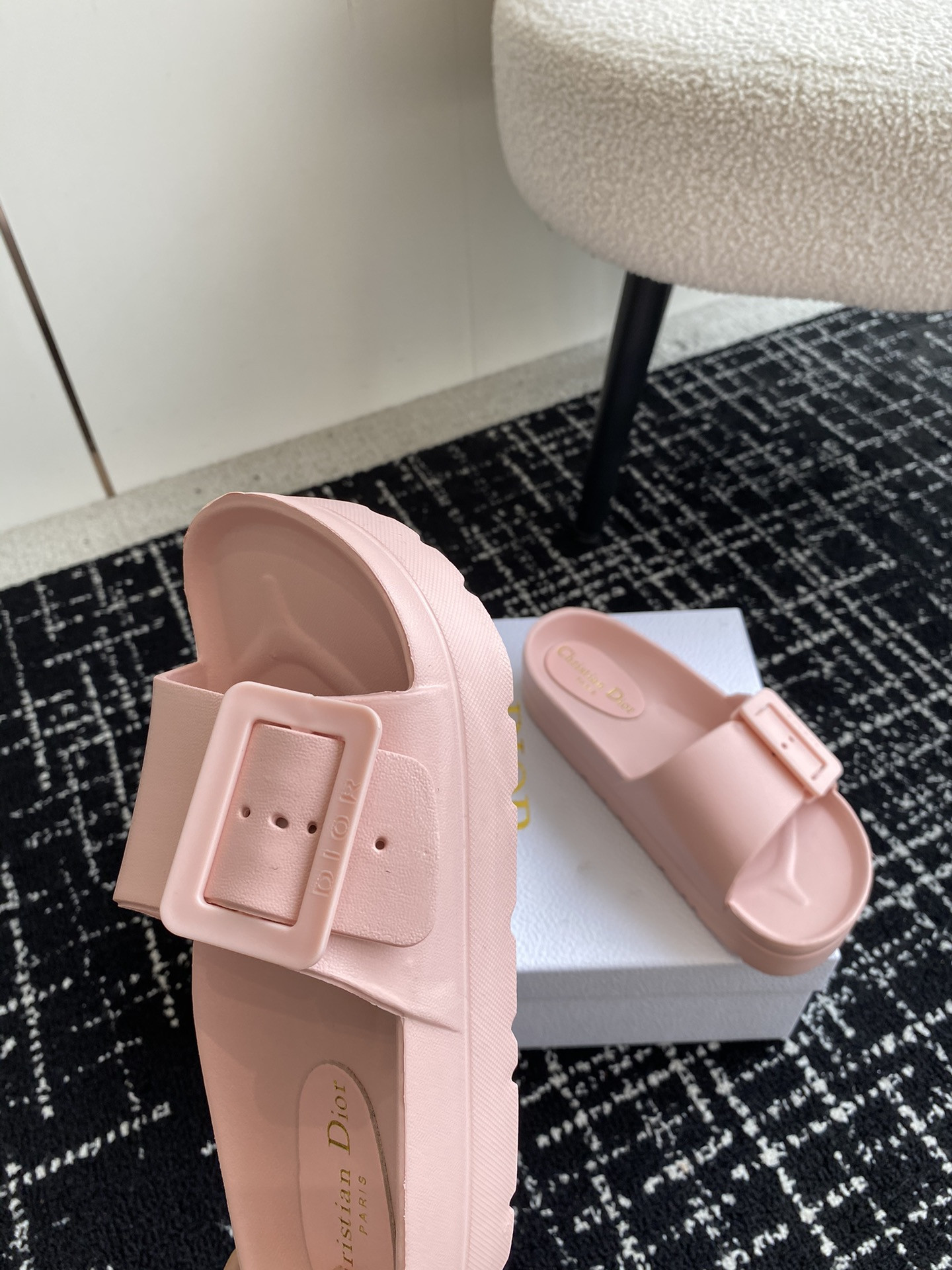 UA D10r Slide