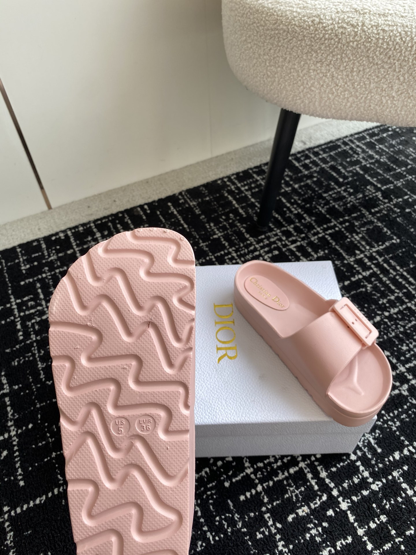 UA D10r Slide