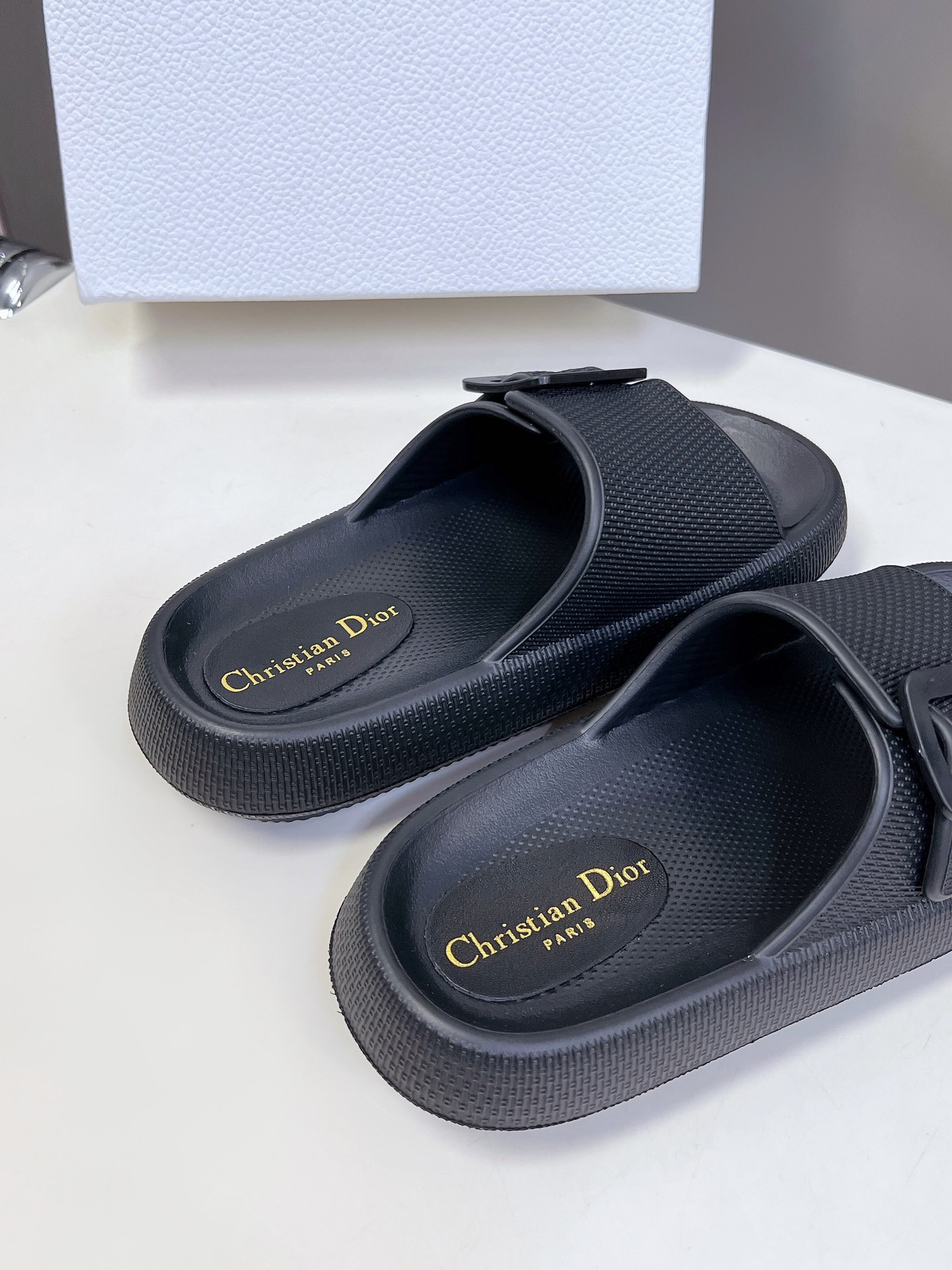 UA D10r Slide