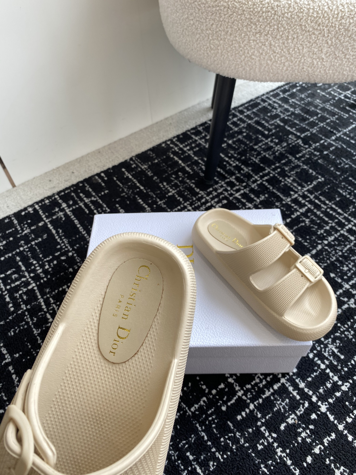 UA D10r Slide