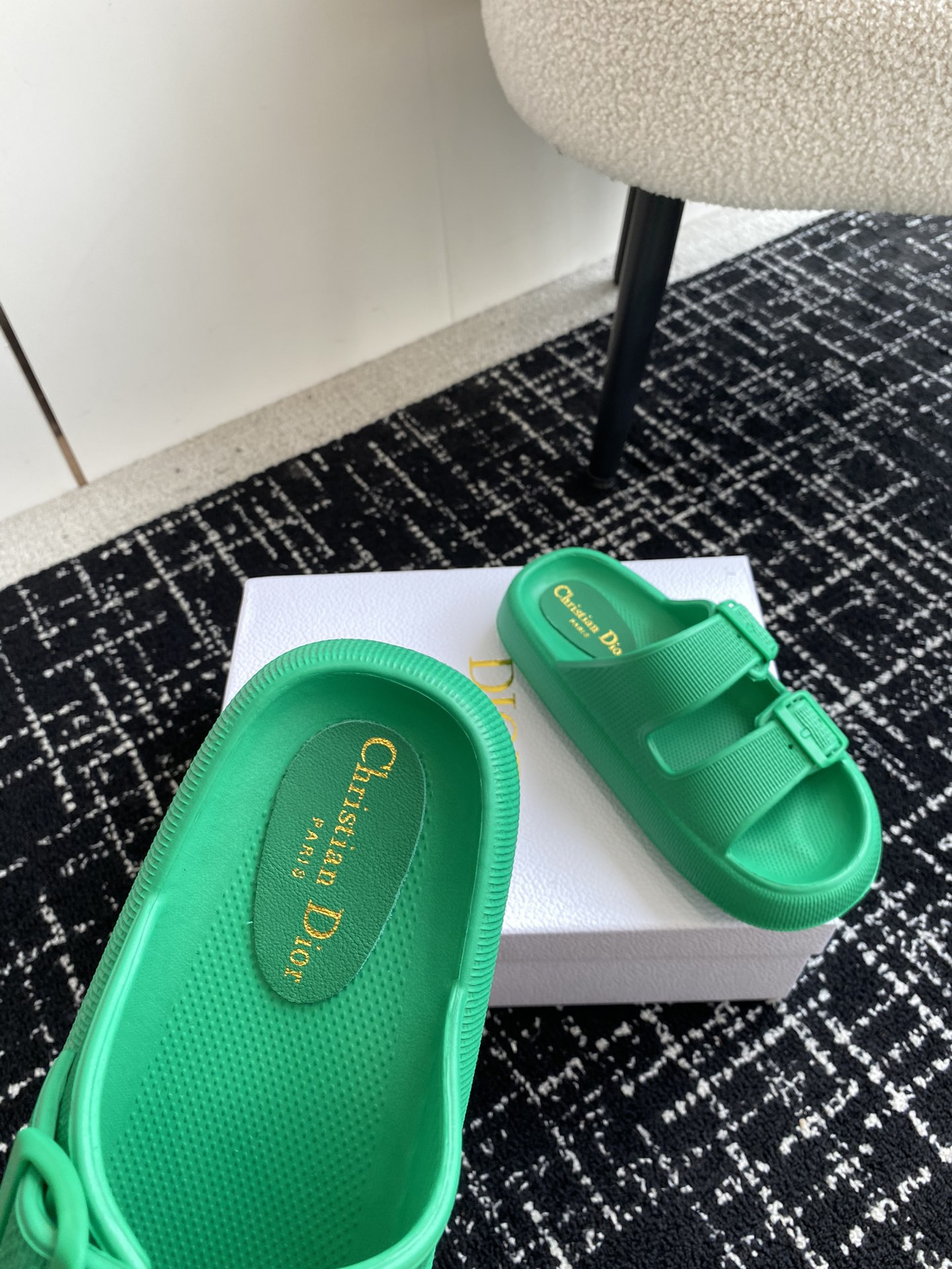 UA D10r Slide