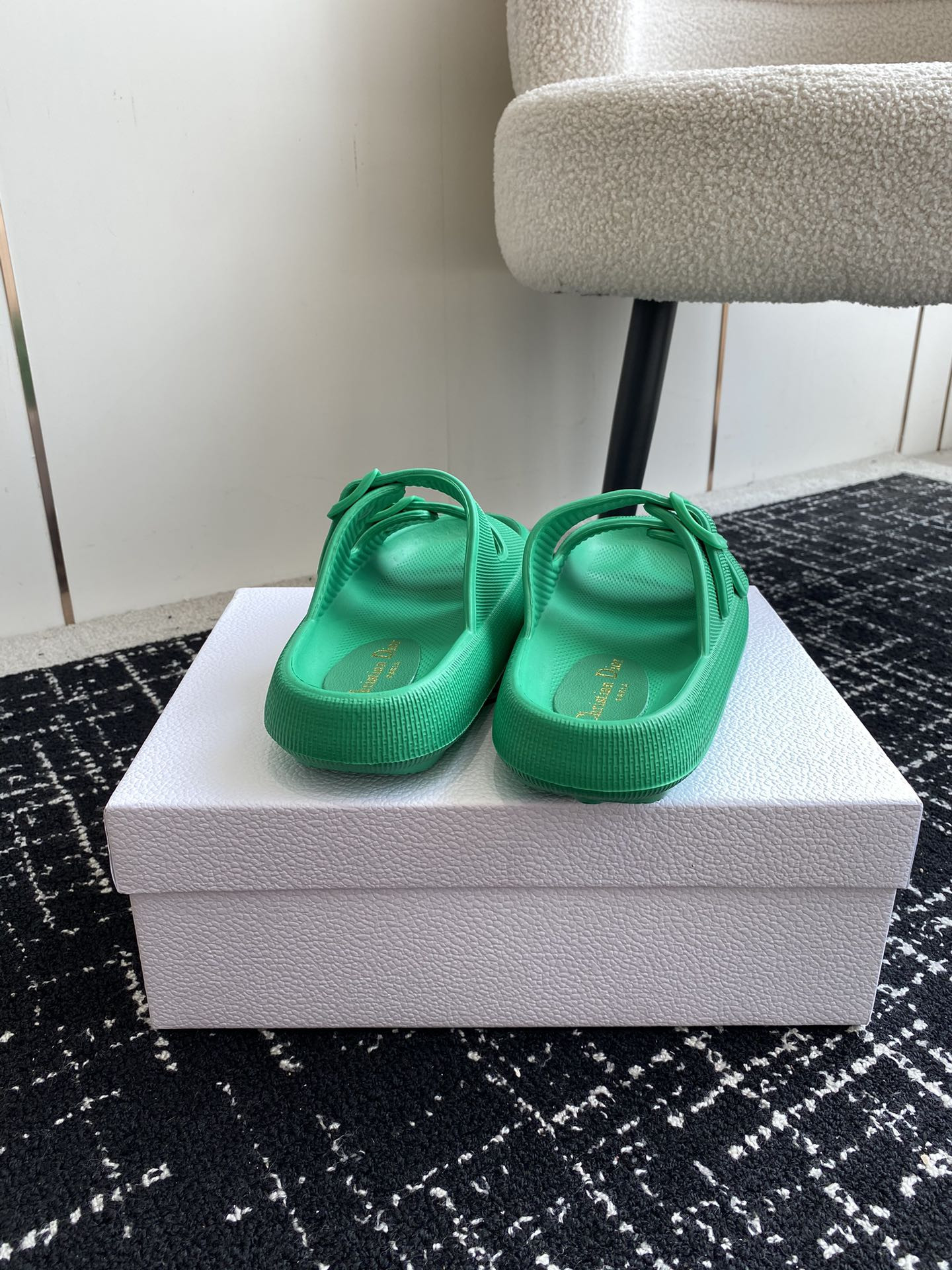UA D10r Slide
