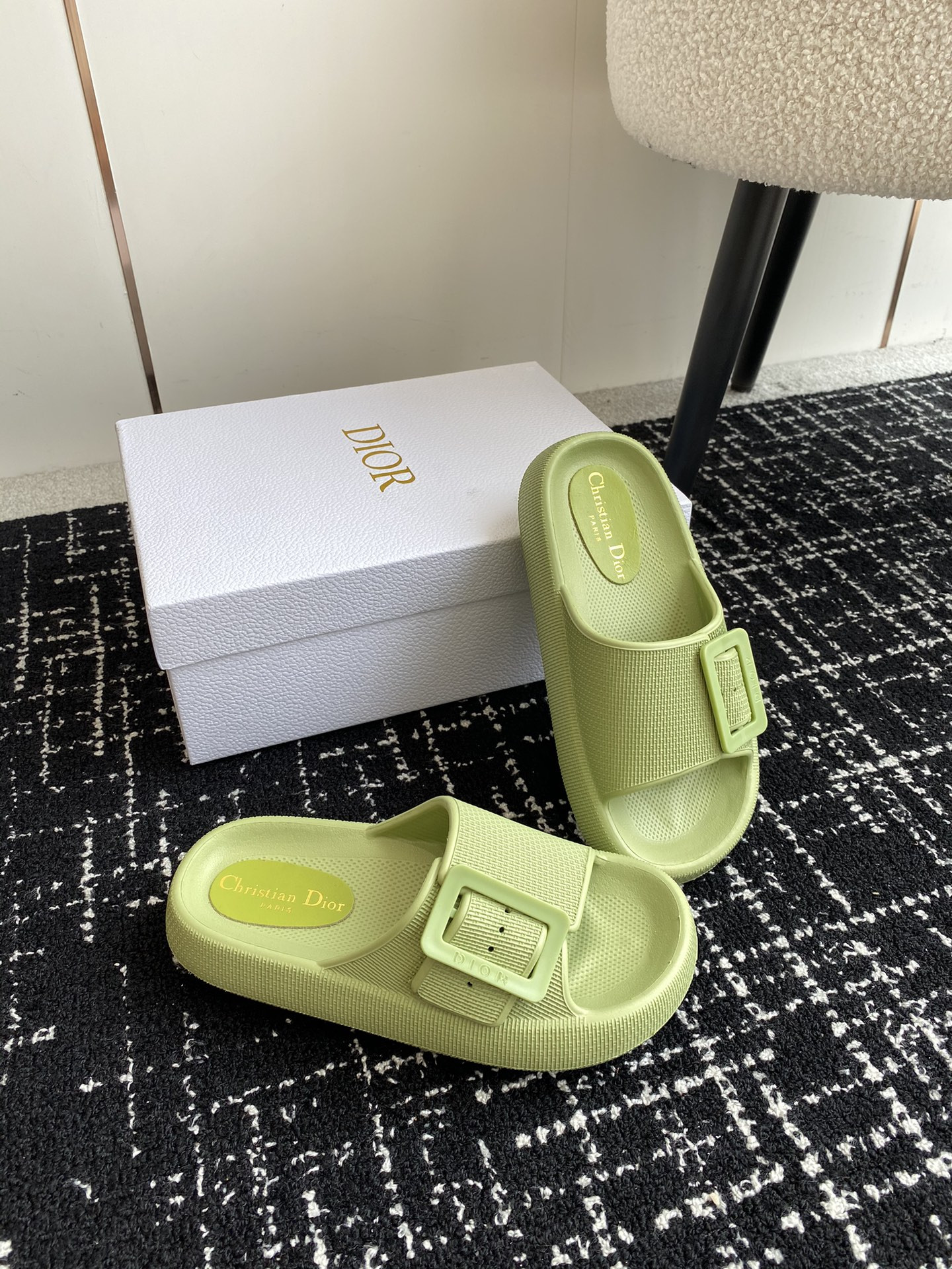 UA D10r Slide