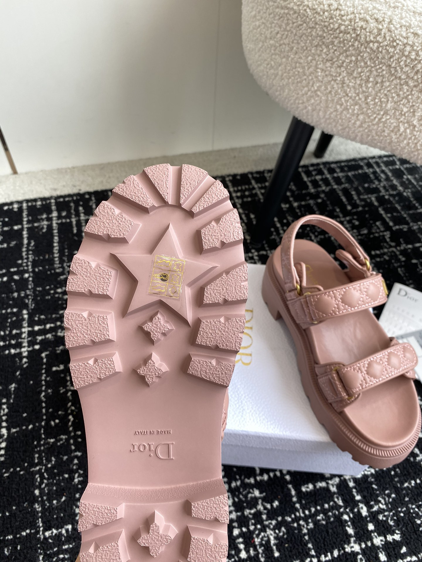 UA D10ract Platform Sandal