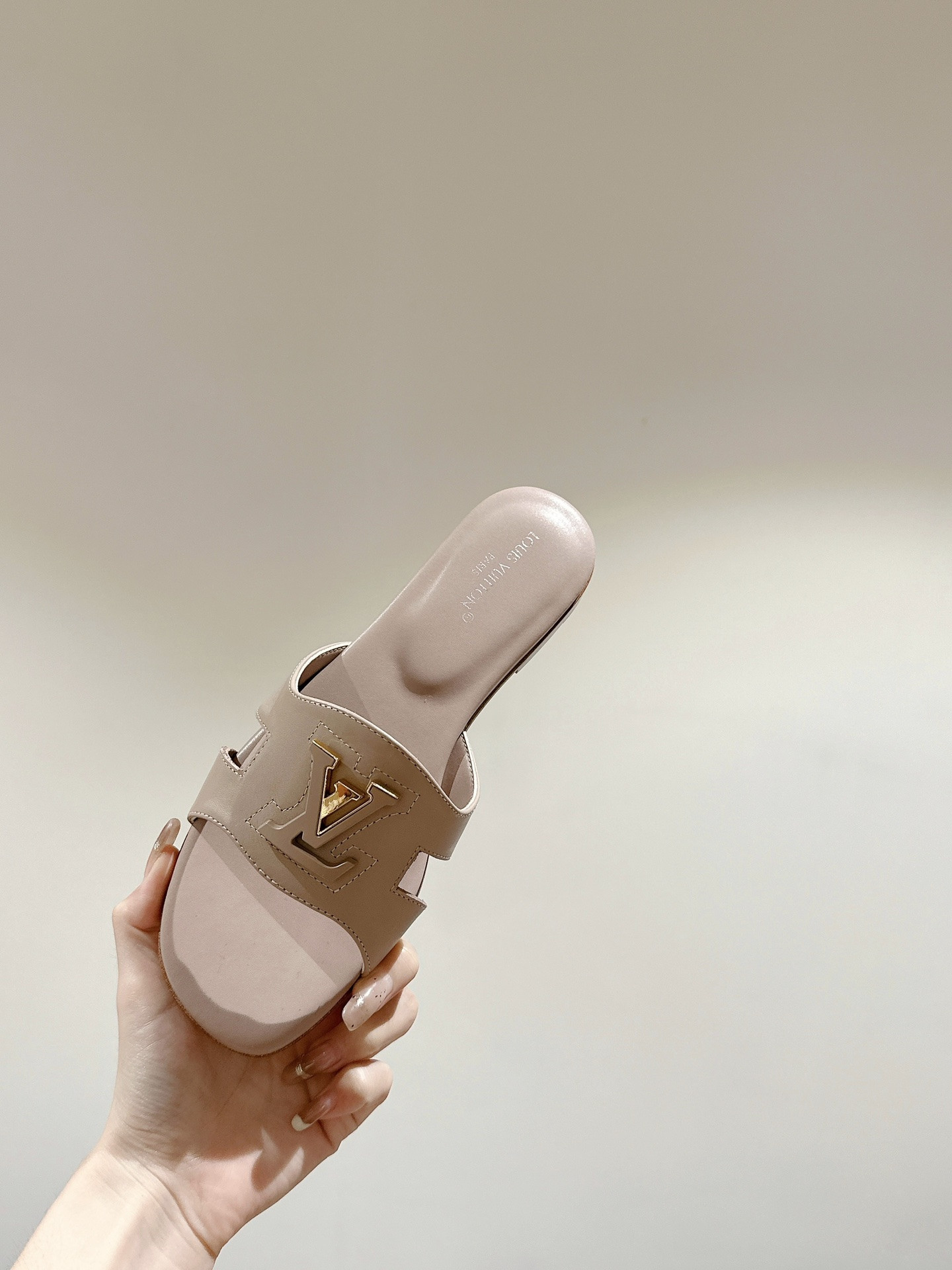 UA LV Flat Mule