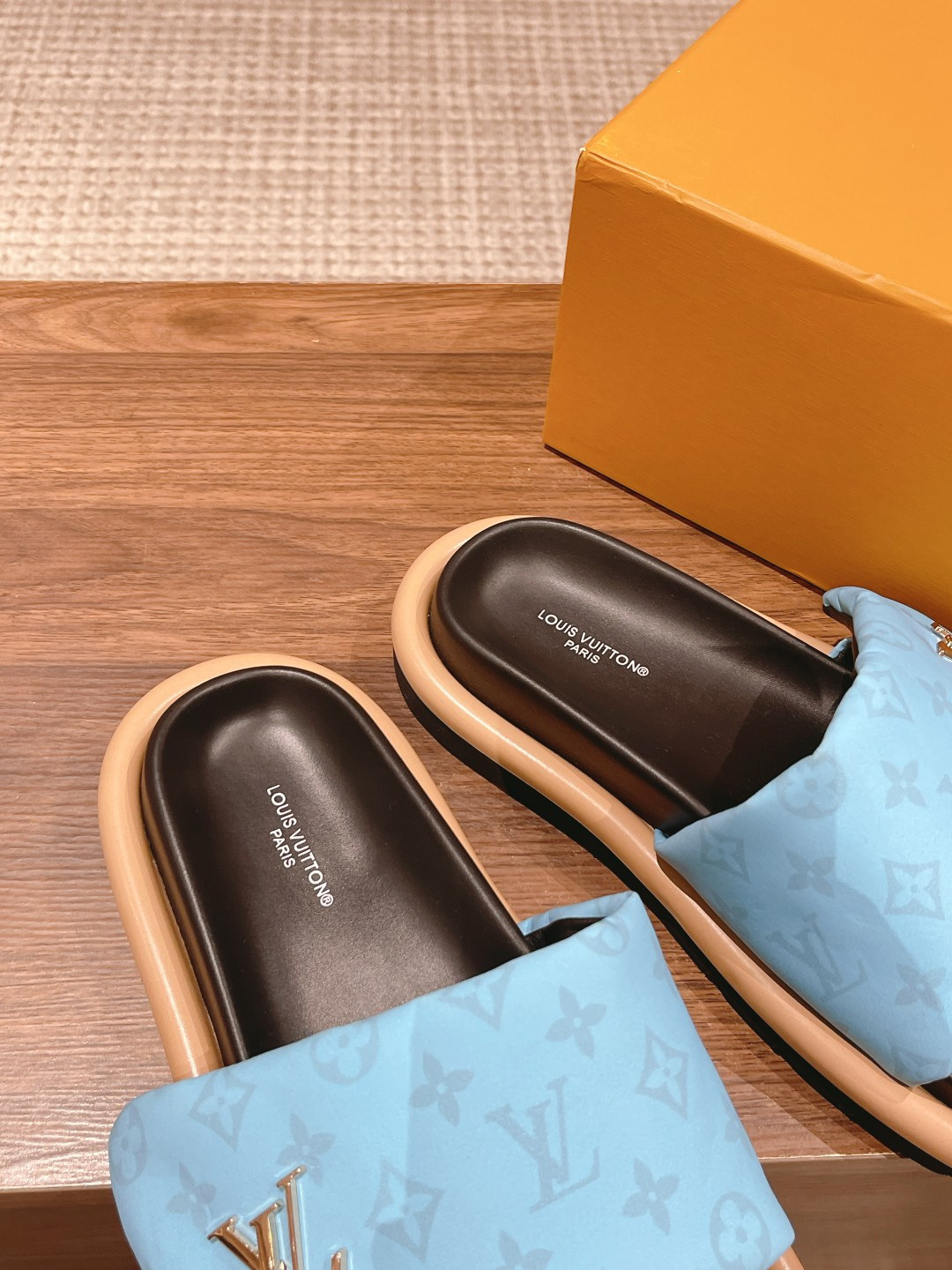 UA LV Pool Pillow Flat Comfort Mule