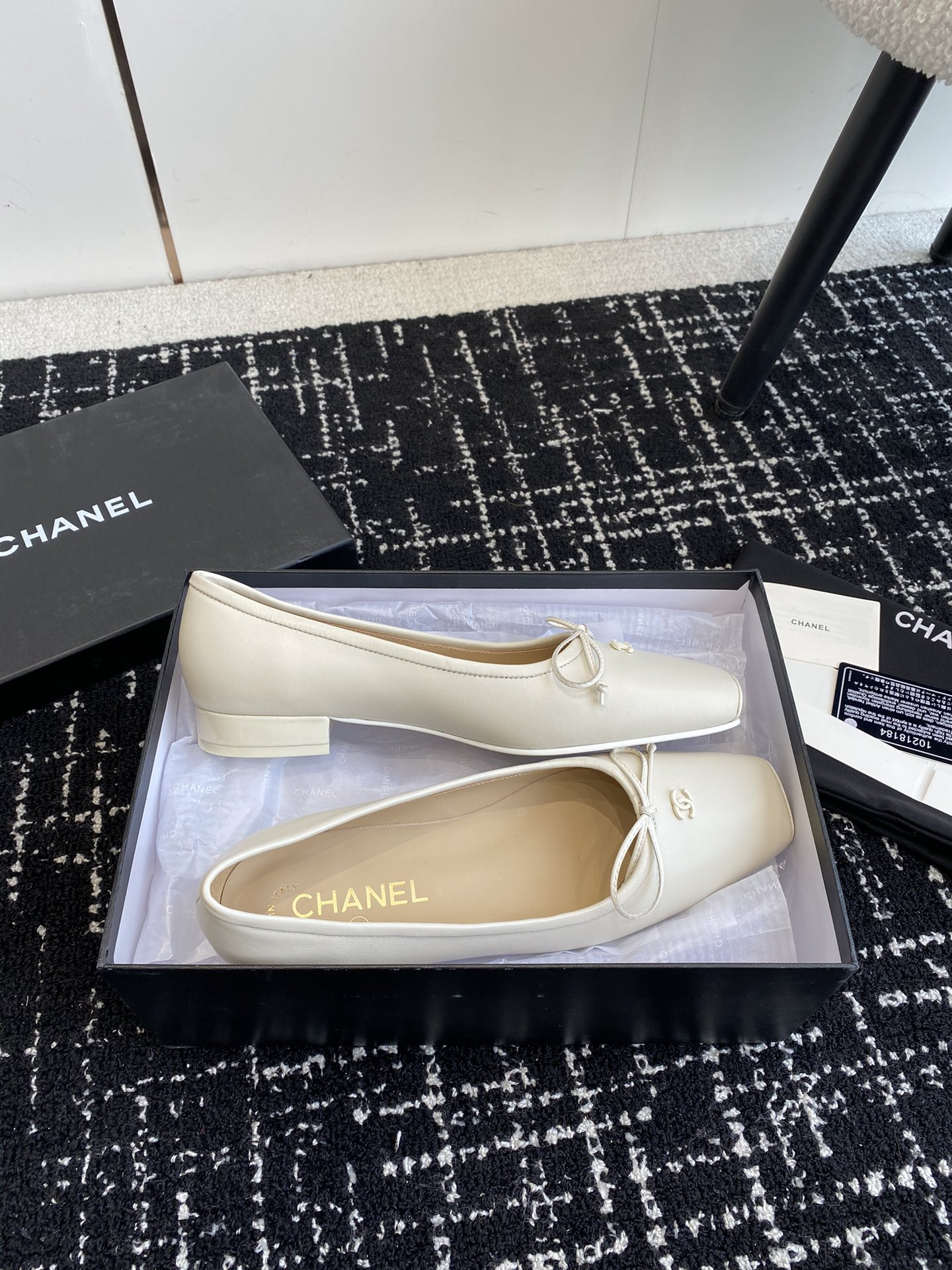 UA Ch**el VINTAGE BALLET FLATS