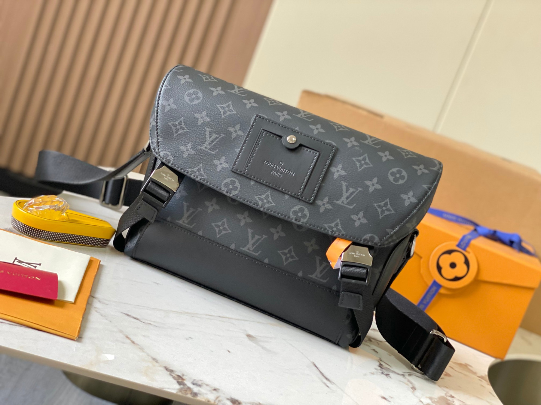 LV VOYAGER M40511 32×23×9CM