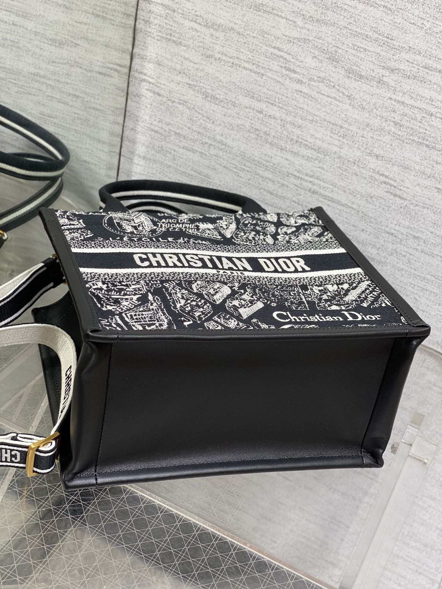 D10r Small D10r Book Tote White and Black Plan de Paris Embroidery and Black Calfskin 26.5 x 21 x 14 cm