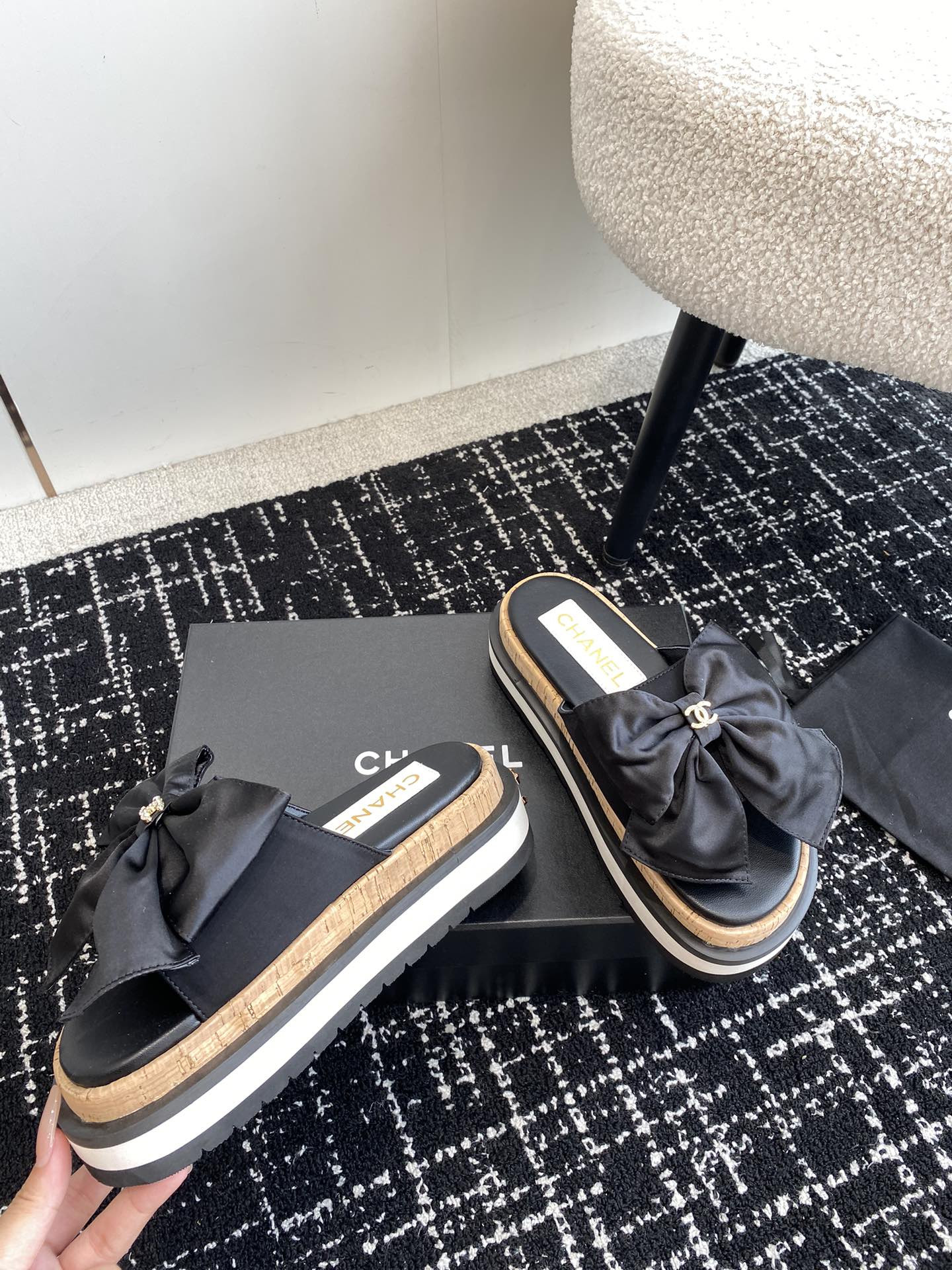 UA Ch**el PLATFORM SLIDES