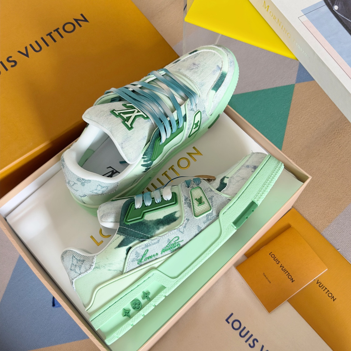 UA LV Trainer Sneaker