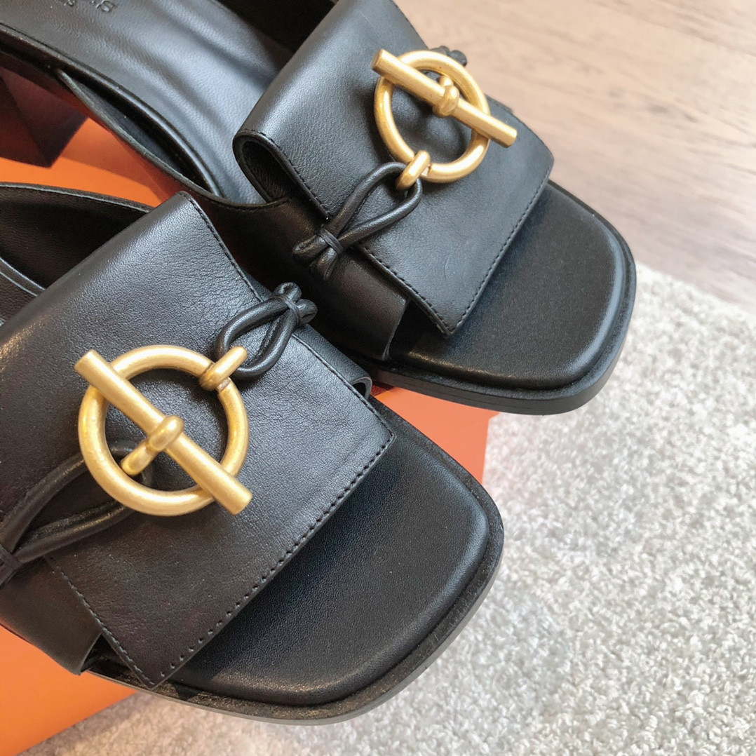 UA H**me5 Isle sandal