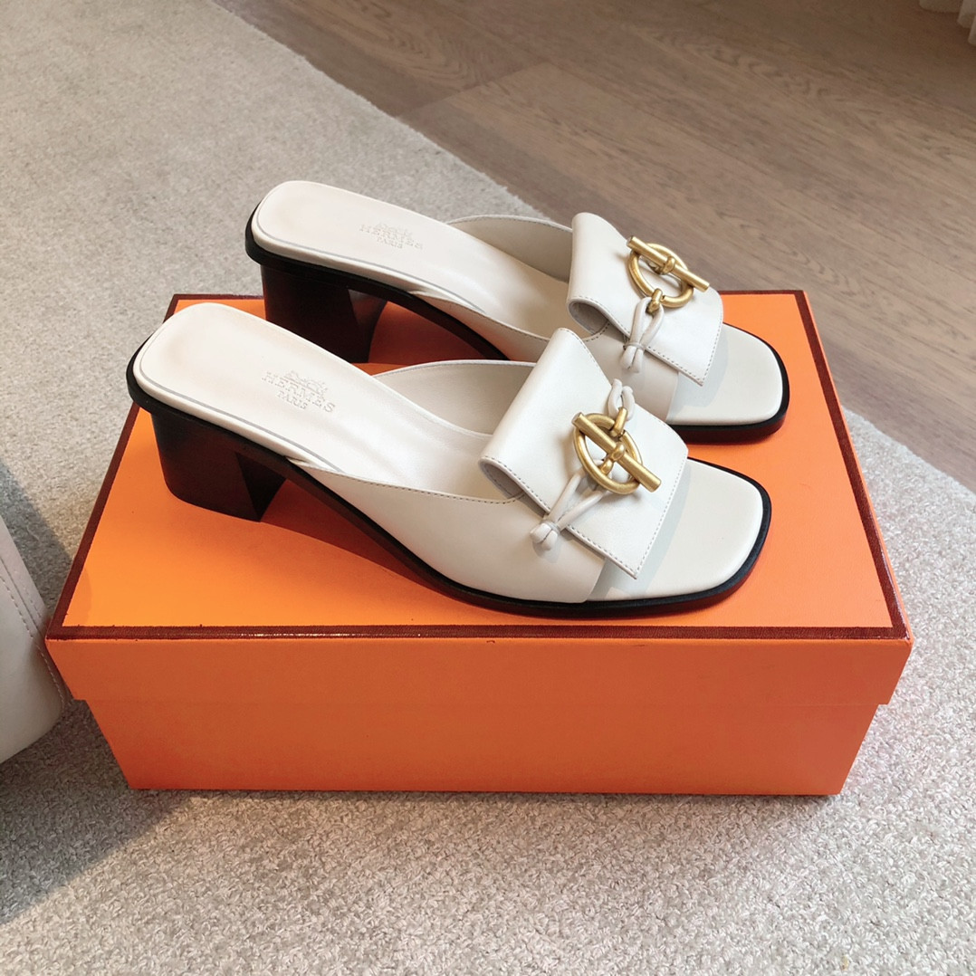 UA H**me5 Isle sandal